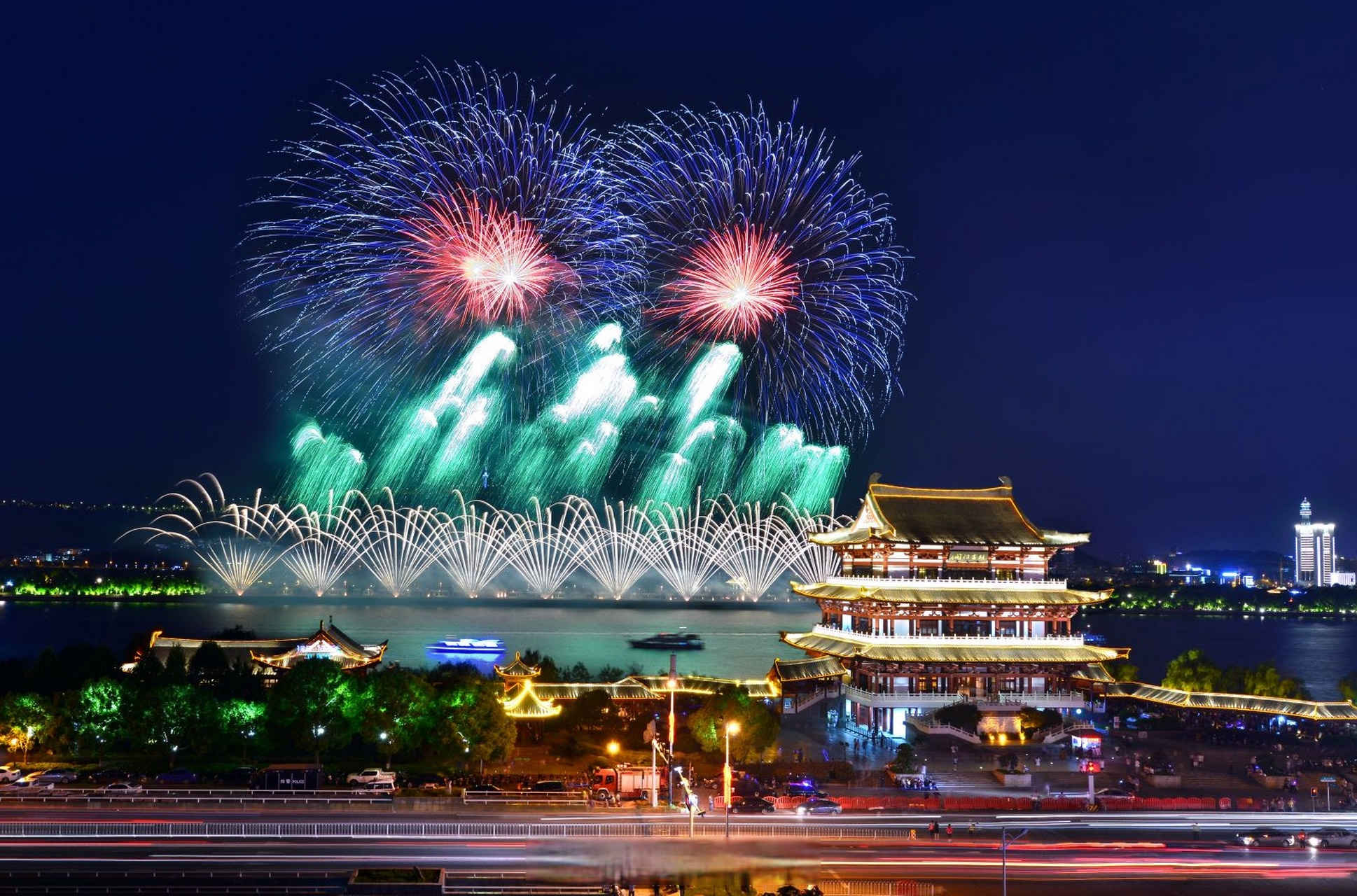 一河诗画浏阳满城烟花##满城烟花说爱你#  10月13日晚,第二届长墒市