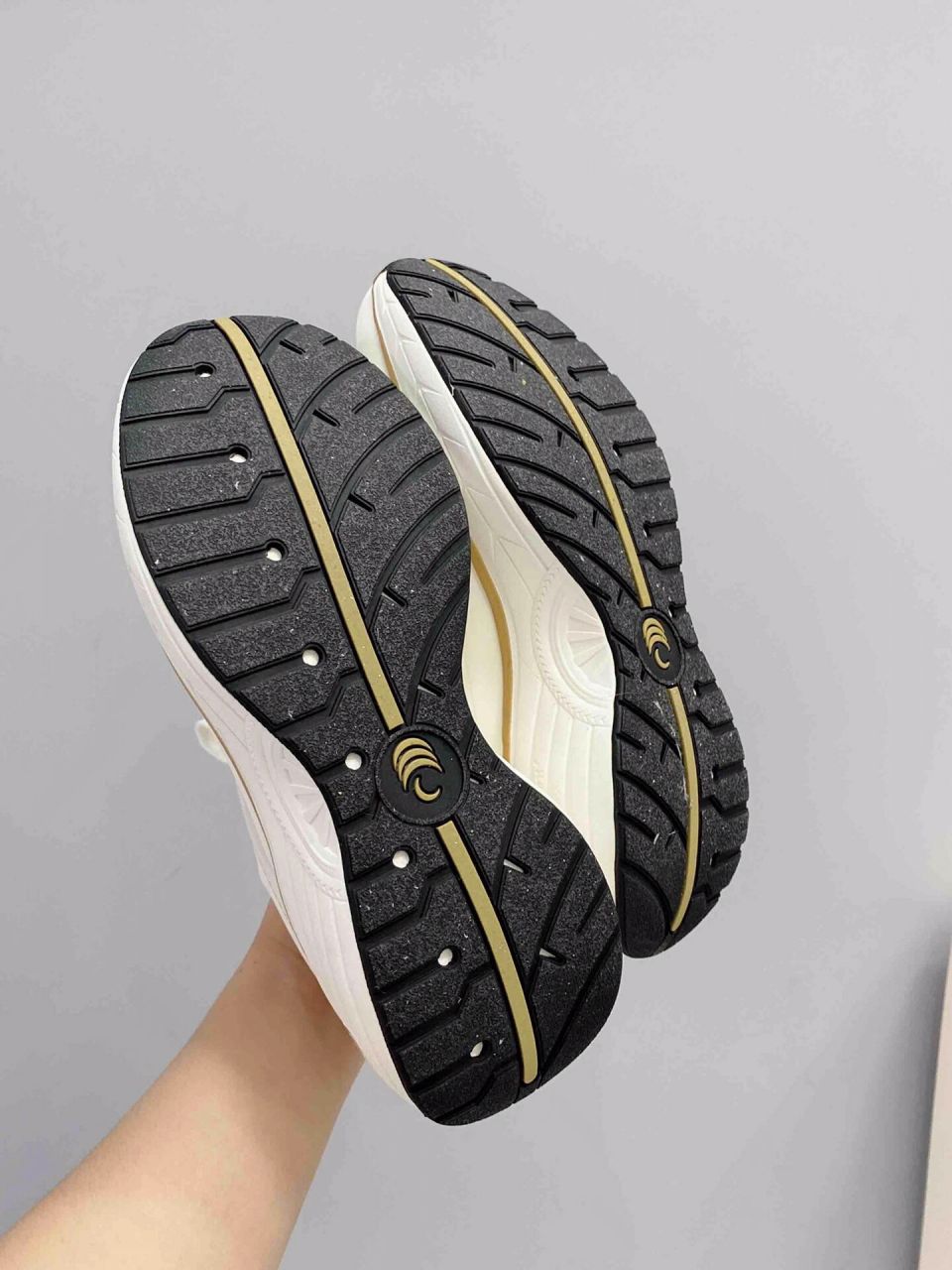 讲真,我很少会为了一双鞋子会尖叫 这个鞋子jiojio 伸进去的那一刻