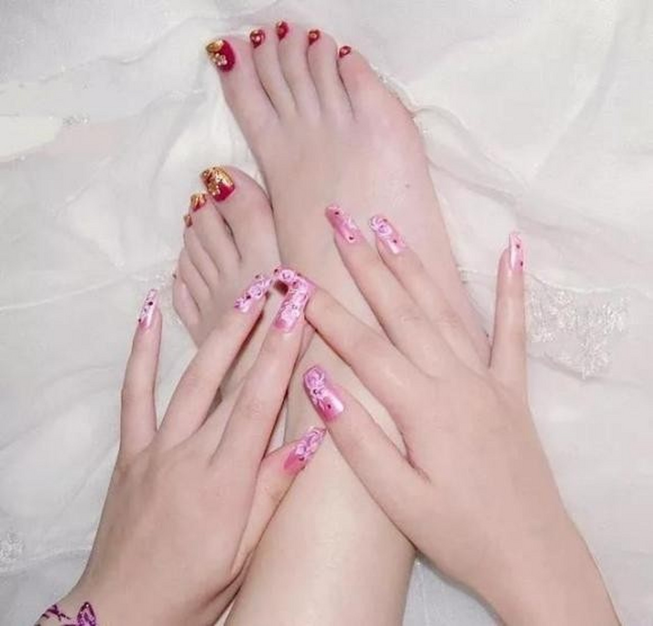 美足的标准是什么 第一,美丽的脚必须有美丽的小腿,脚踝和侧面.