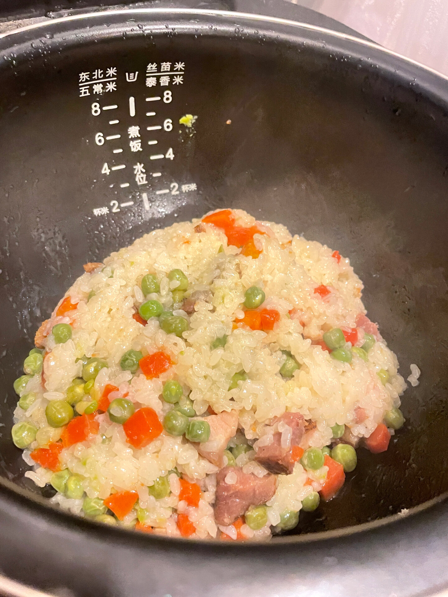 超简单的腊肉糯米饭,小时候的味道(附做法)   小时候的味道 在我们