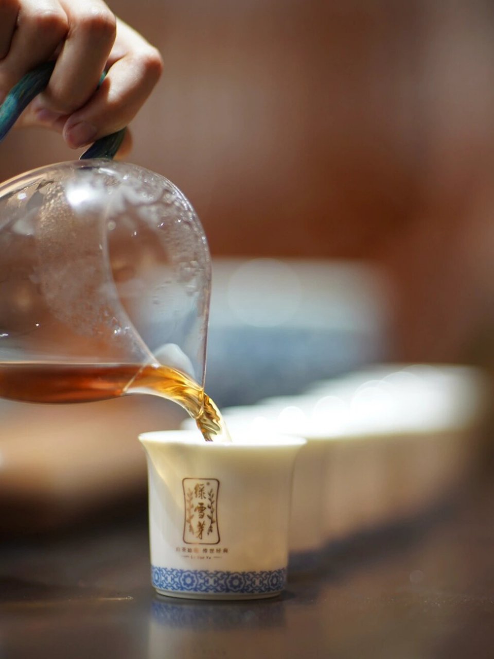 绿雪芽中国白茶第一饼1997年老寿眉 中国白茶第一饼,也就是传说中的"