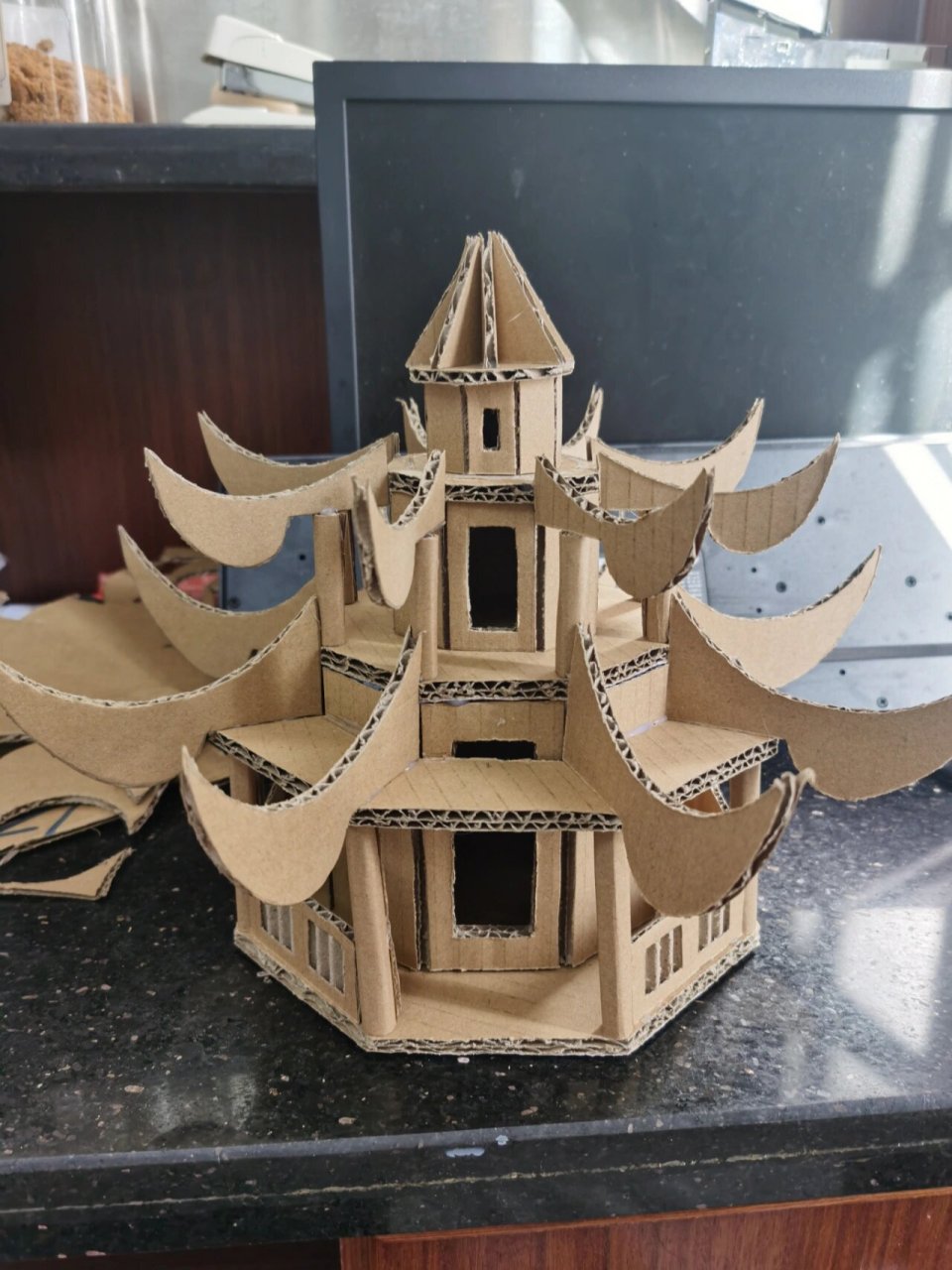 宝塔纸板手工 看到其他薯薯发了视频,实在是手痒痒,忍不住自己捣鼓了