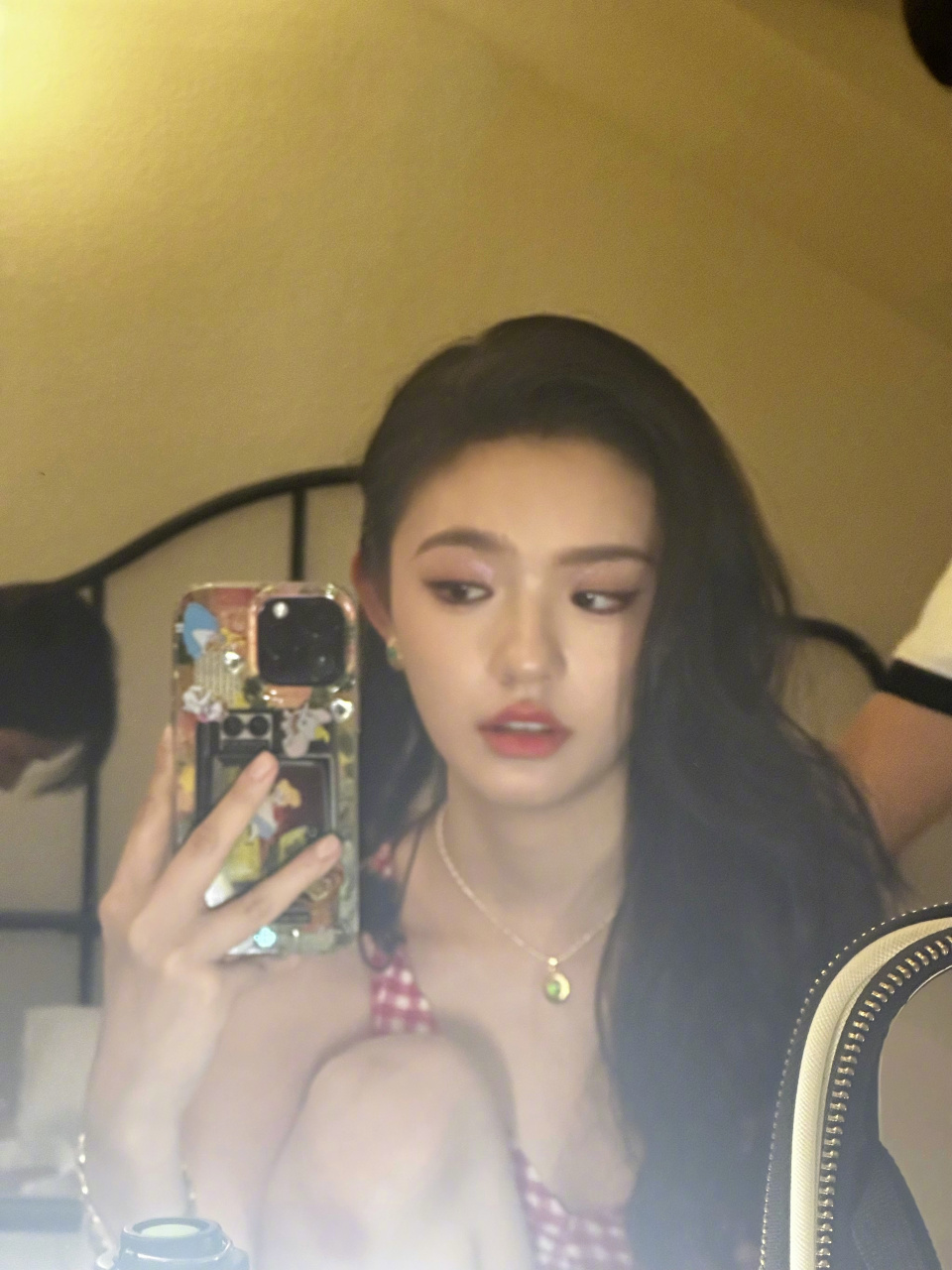 林允# 对镜自拍08