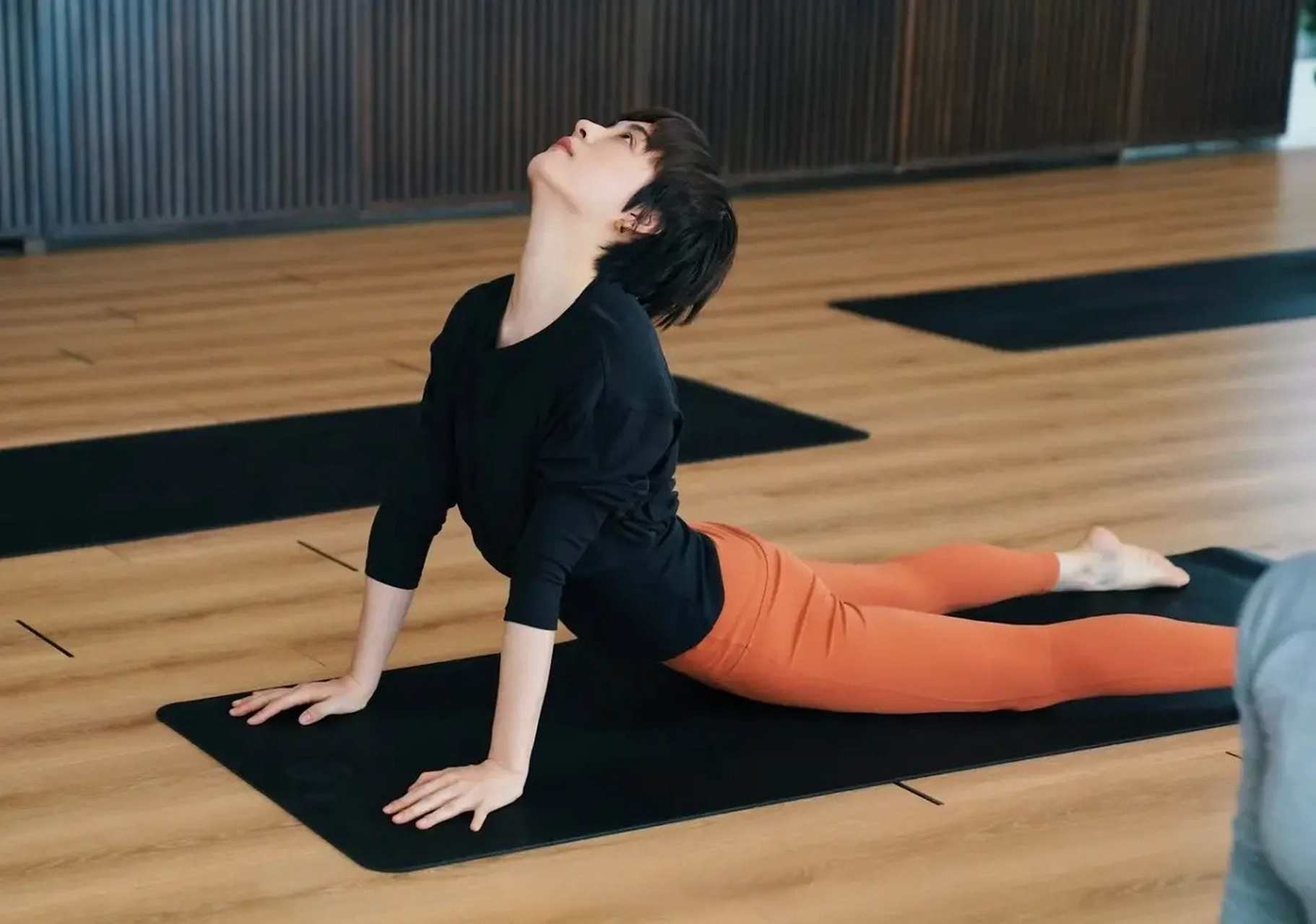 孙俪瑜伽健身照片,荧幕上的娘娘端庄大气,生活中的孙俪其实挺有女人味