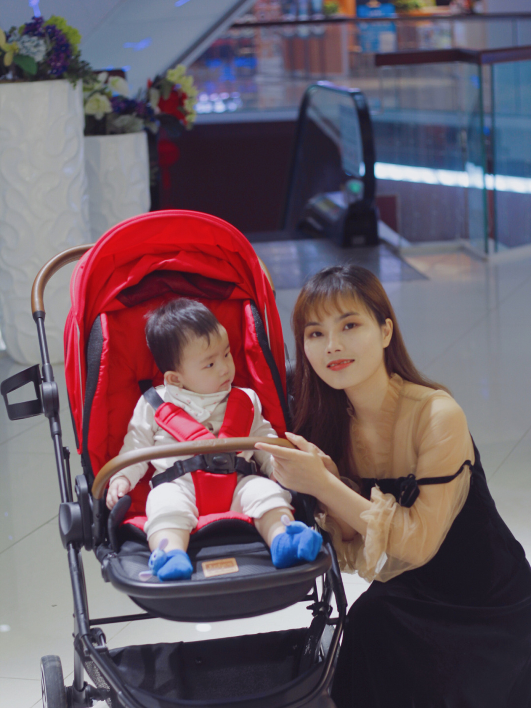 辣妈育儿经/宝宝见到陌生人躲闪哭闹怎么办71