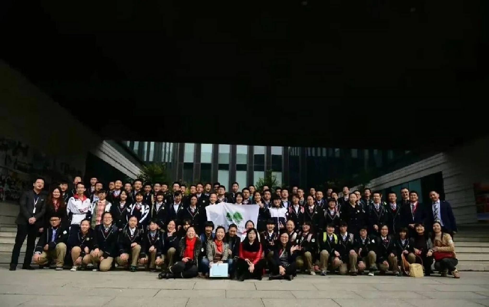 成都9大贵族高中——实外西区 (一)学校简介 成都市实验外国语学校西