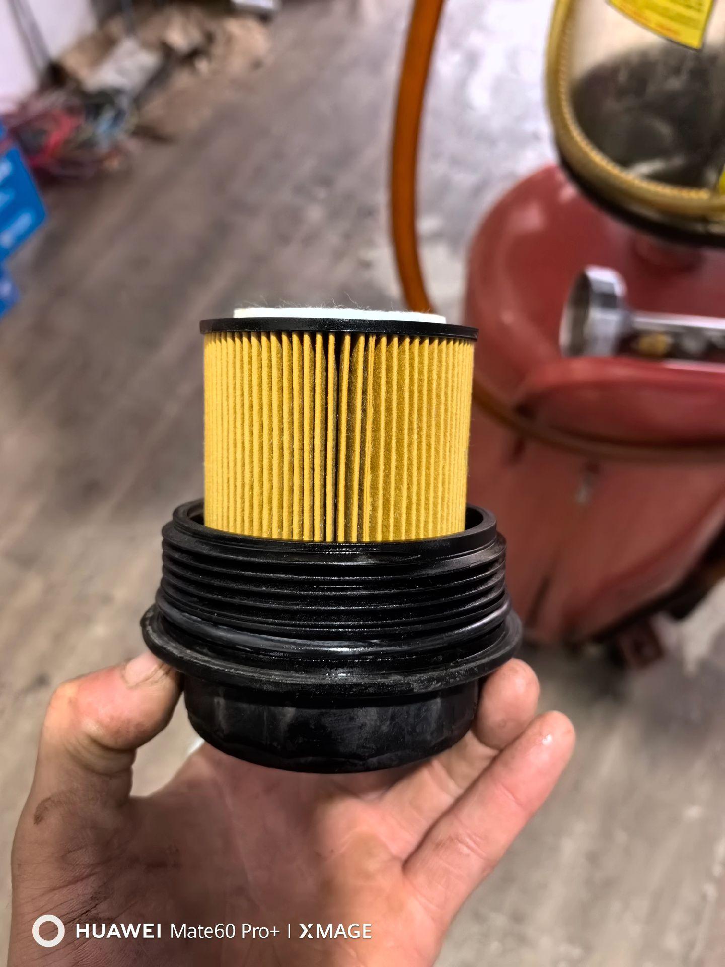 更换领航国六全合成机油 凤凰机油滤芯