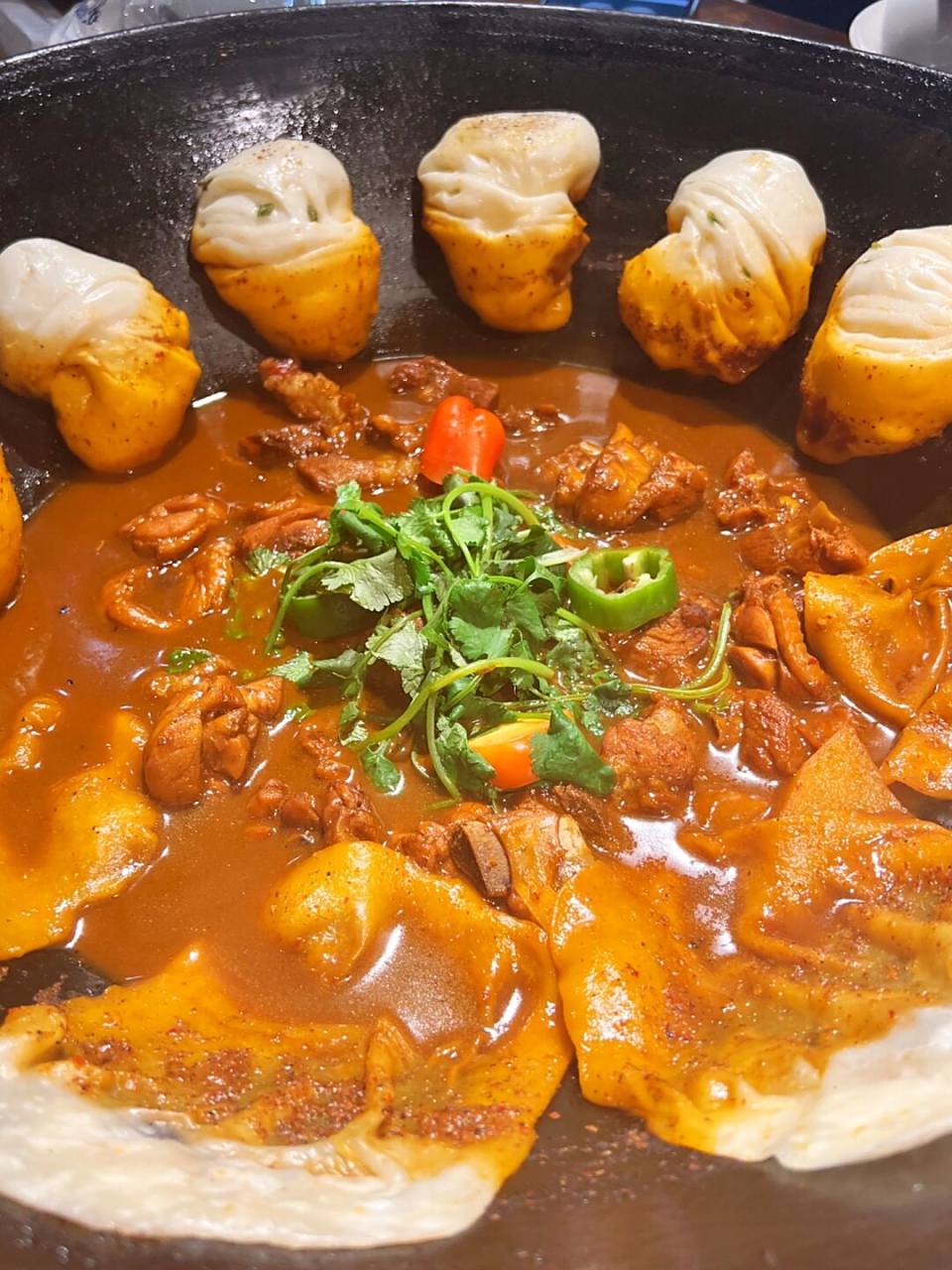 9402徐州地锅鸡0295:土鸡,切块后用麻辣调料腌制,再慢火炖煮