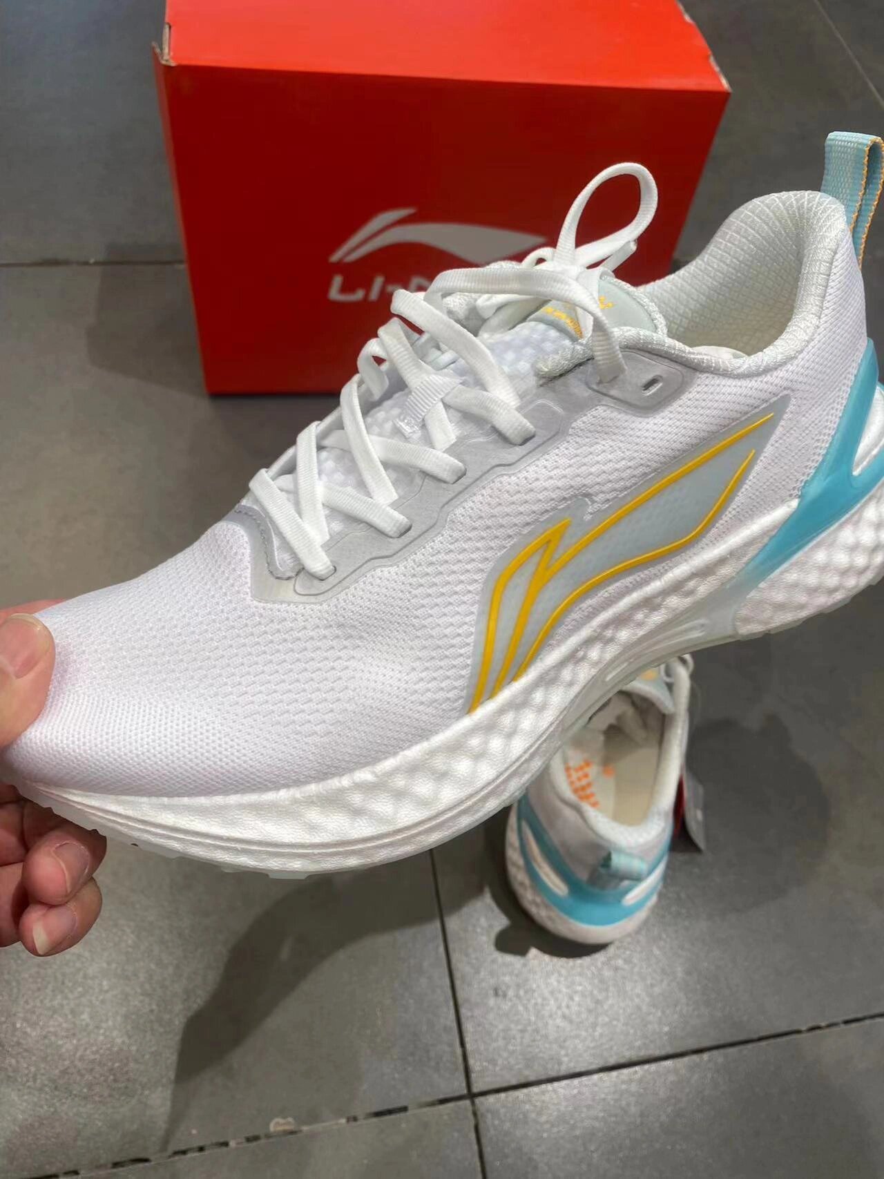 李宁男款全掌42科技缓震跑鞋 李宁男款全掌42科技缓震跑鞋,超级