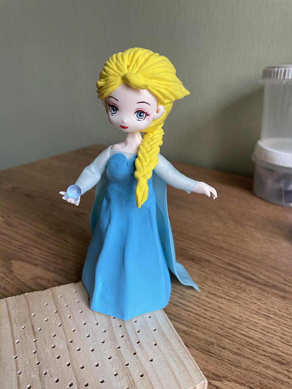 超轻粘土 手工制作 艾莎 超轻粘土 冰雪奇缘 艾莎公主 在网上没找到