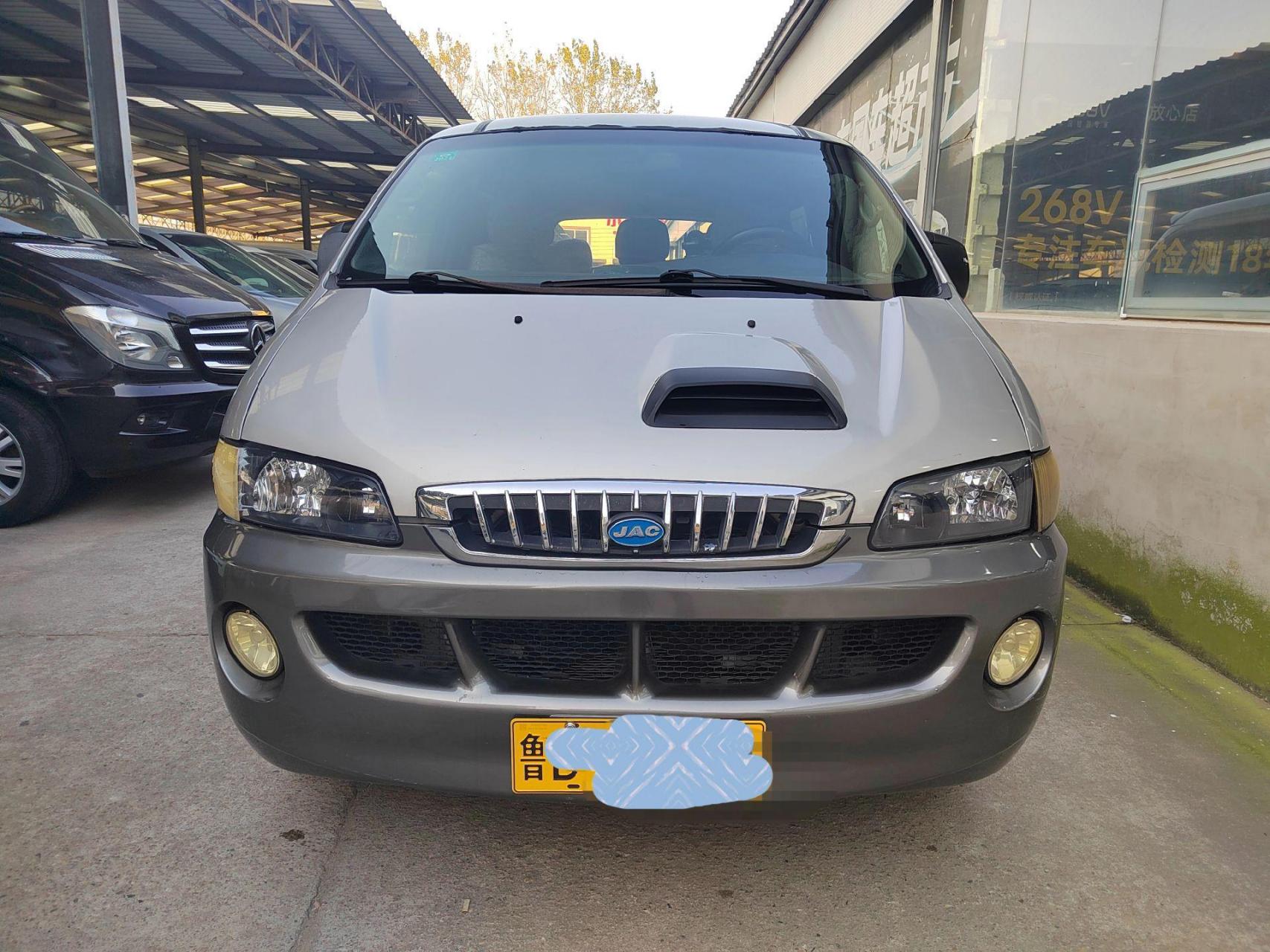 8t柴油11座黄牌b证以上开,中型普通客车.精品车况无事故,刚审完车.