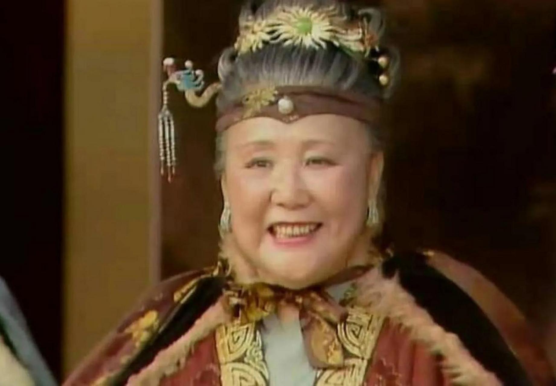 一生享尽了荣华富贵的老太太