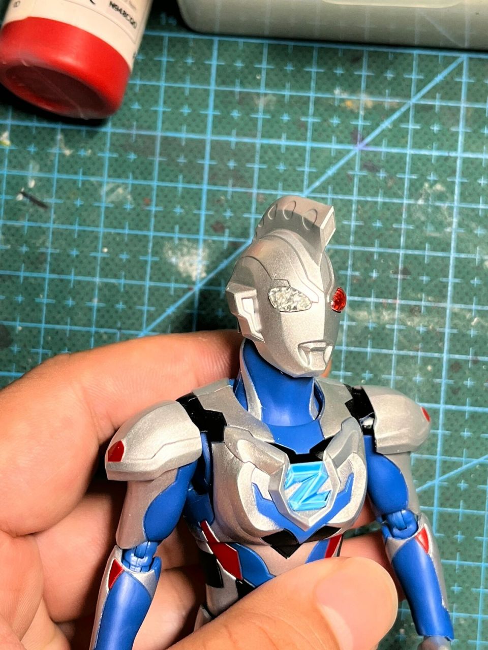 泽塔奥特曼原生形态(红眼) 出自特利迦剧场版,被赛雷布洛附身后的红眼