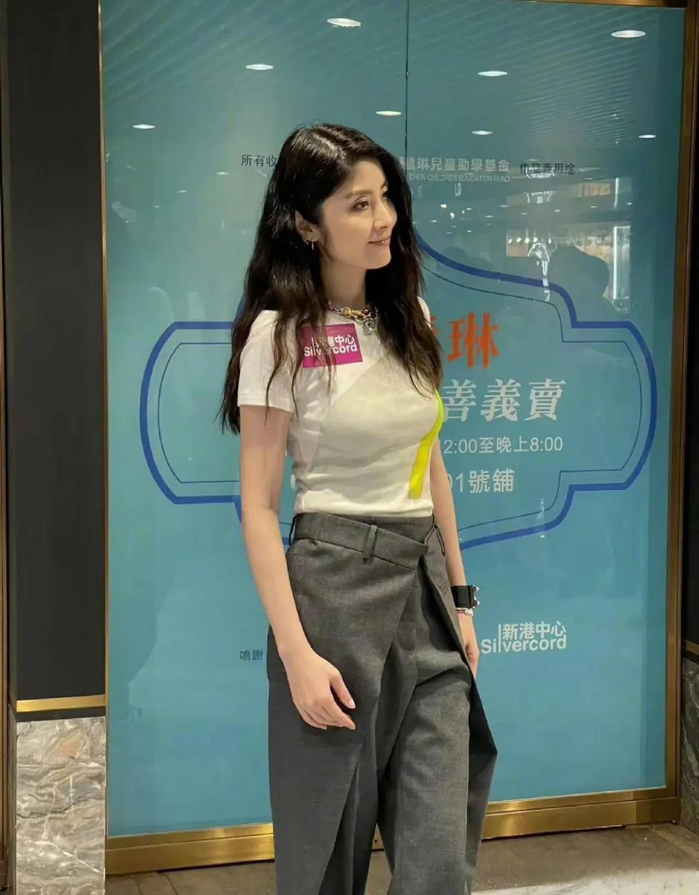 陈慧琳昨日活动照,岁月不败美人,50岁还是记忆中的模样,看起来顶多30