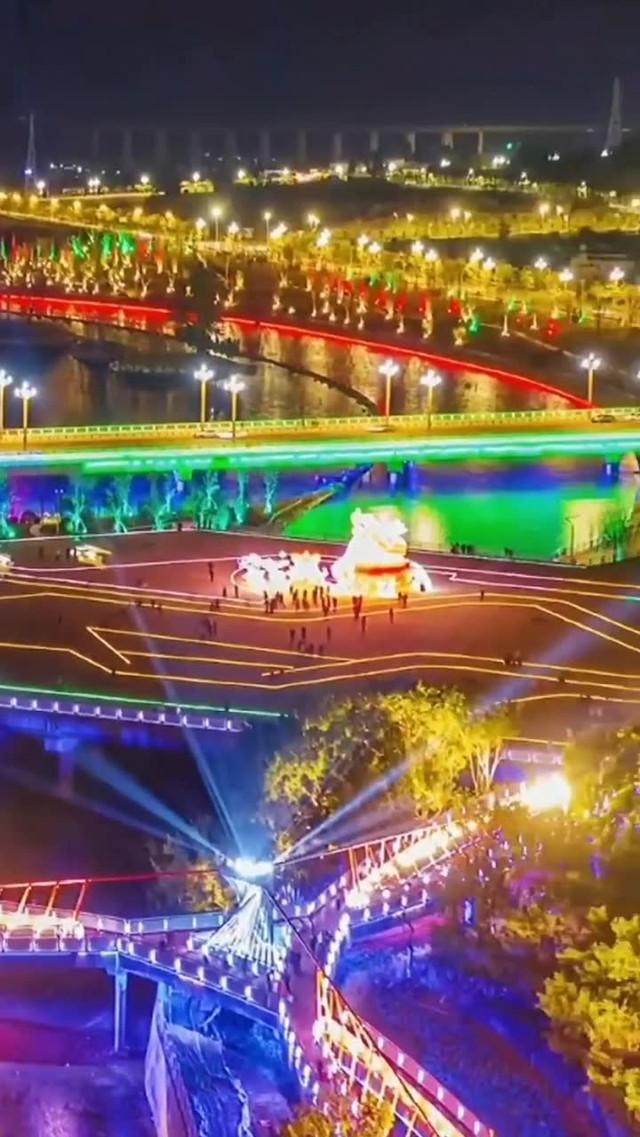 四川攀枝花仁和湿地网红桥夜色迷人