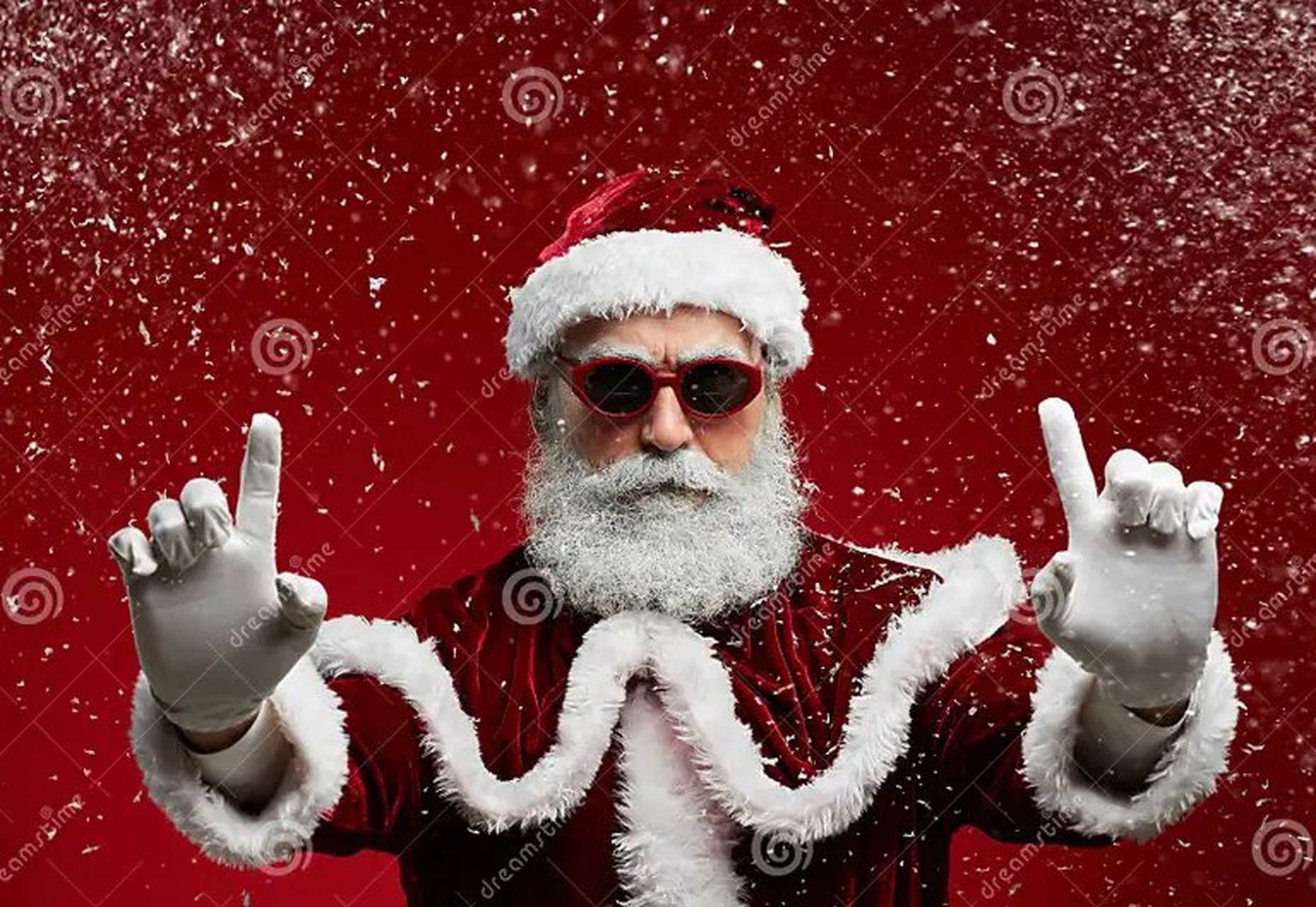 关于圣诞老人,你必须知道的8件事 1,圣诞老人的英文名字是" santa
