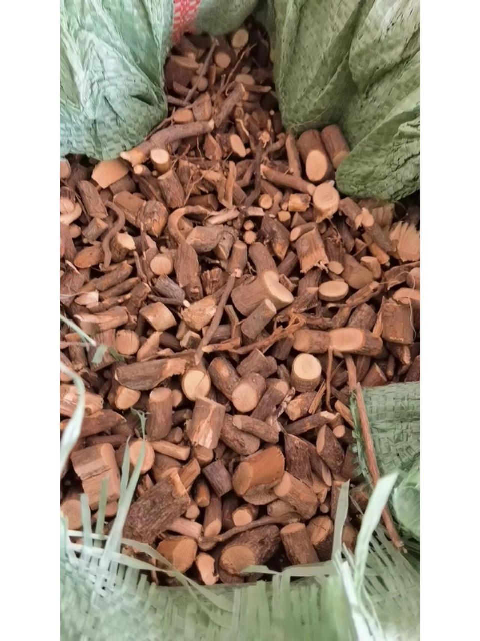 岩马桑 腊梅根别名岩马桑. 祛风止痛;理气活血;止咳平喘.