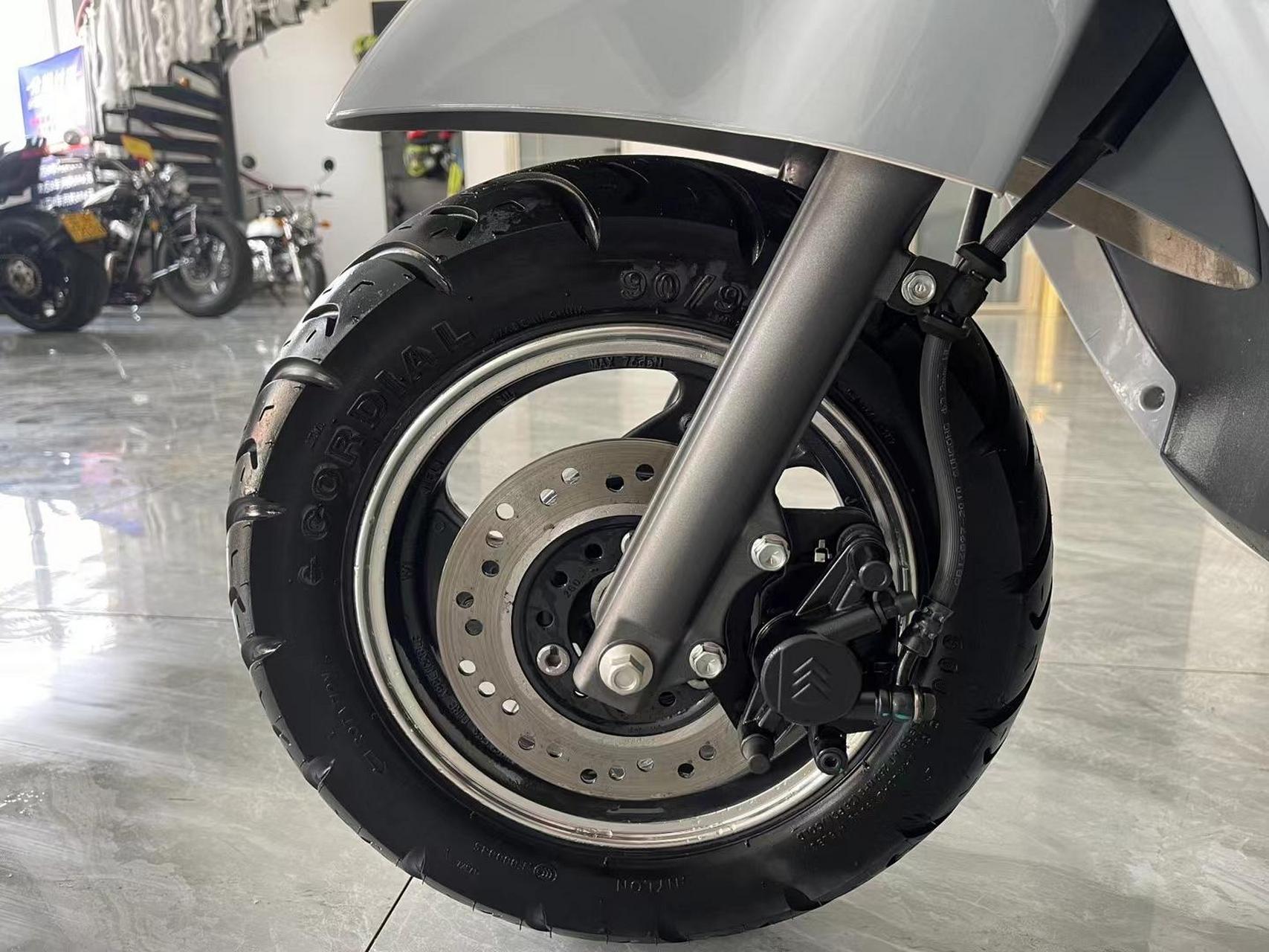 新到车型97 23年上牌本田塔帕100 个人一手 实表4000多公里 全车98