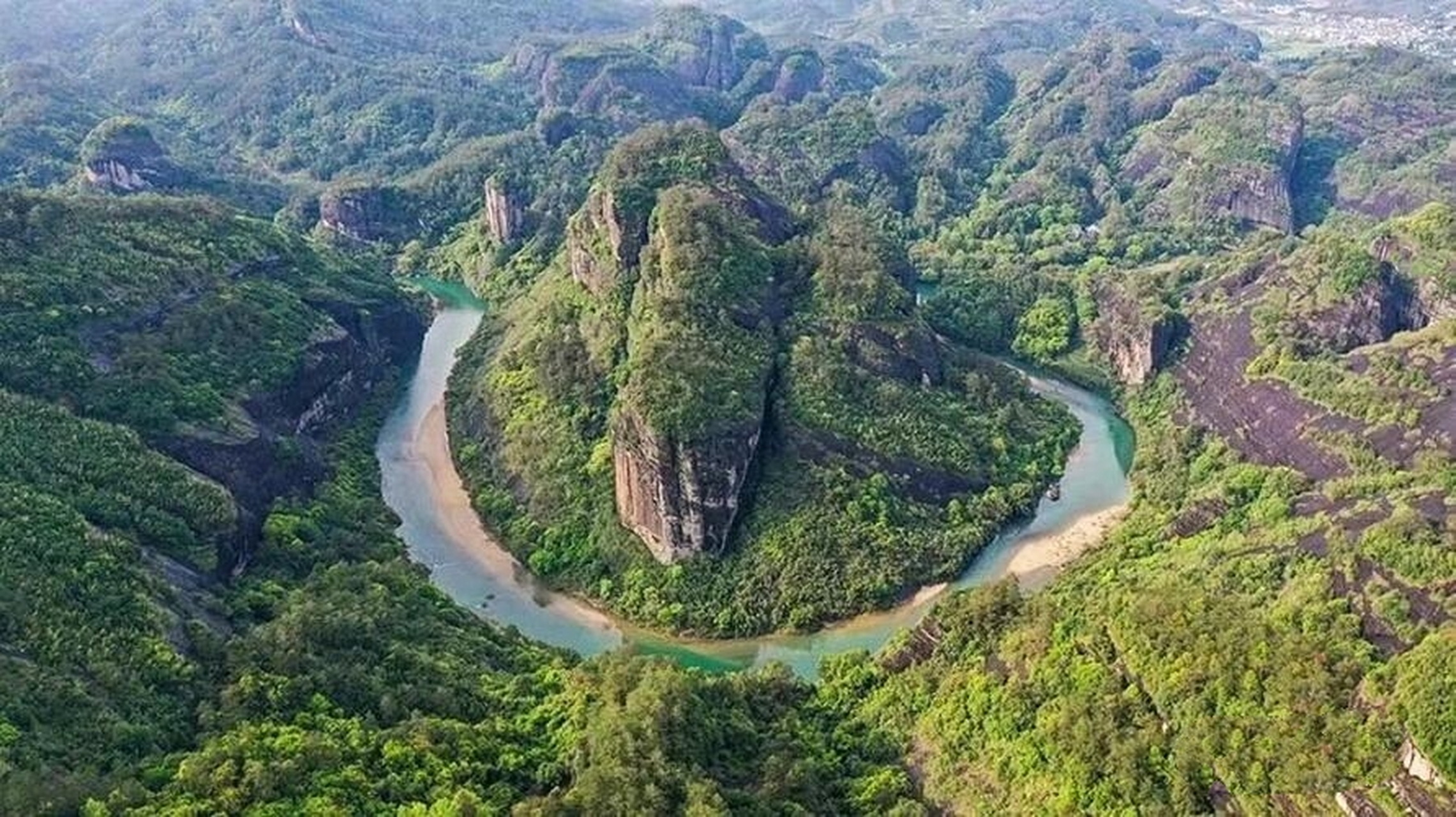 九曲溪竹筏漂流 竹筏漂流,是福建武夷山旅游最富特色之处98 素有到