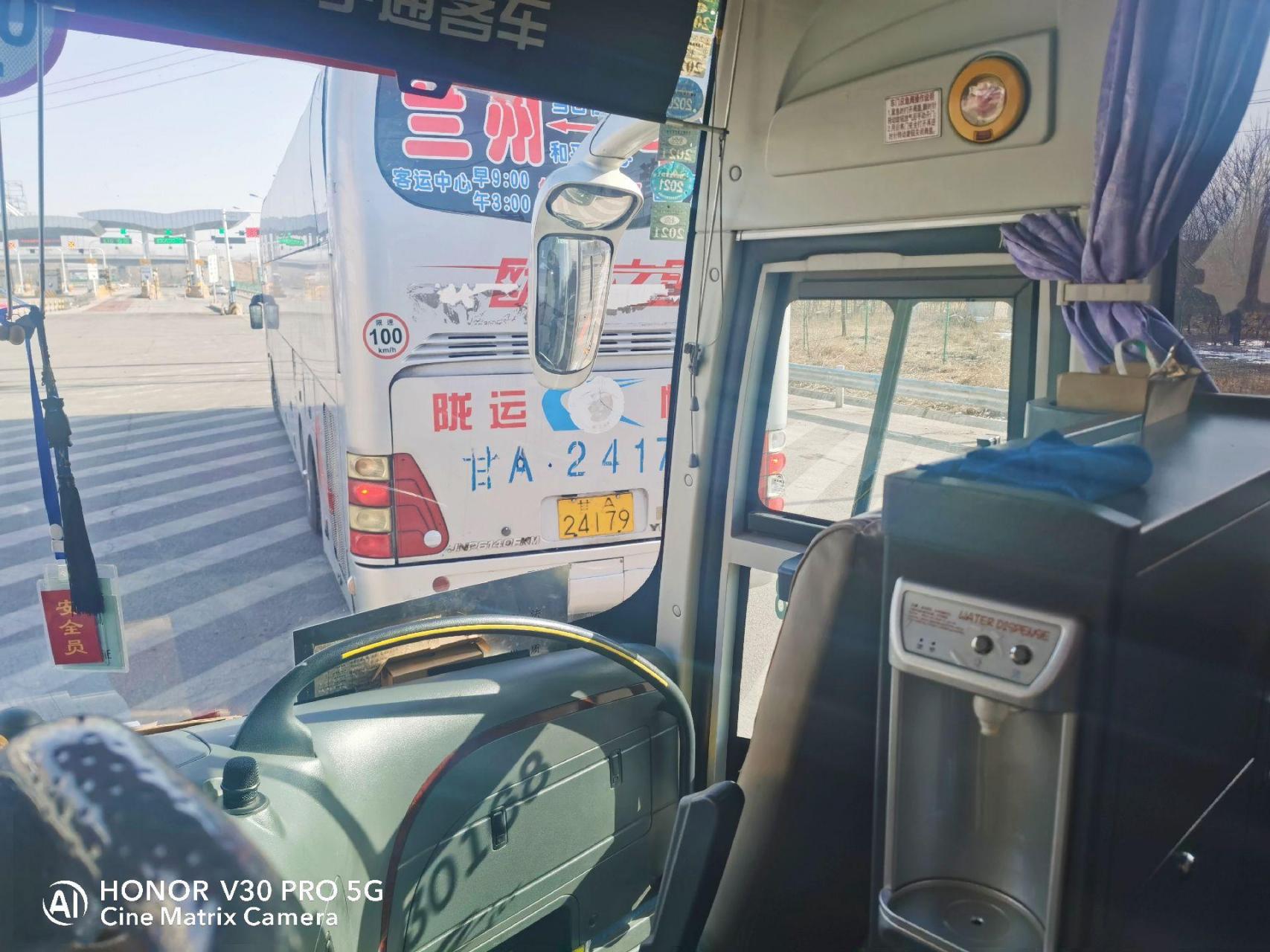 兰州-平凉车,47座青年jnp6140fkm,2 1商务座.