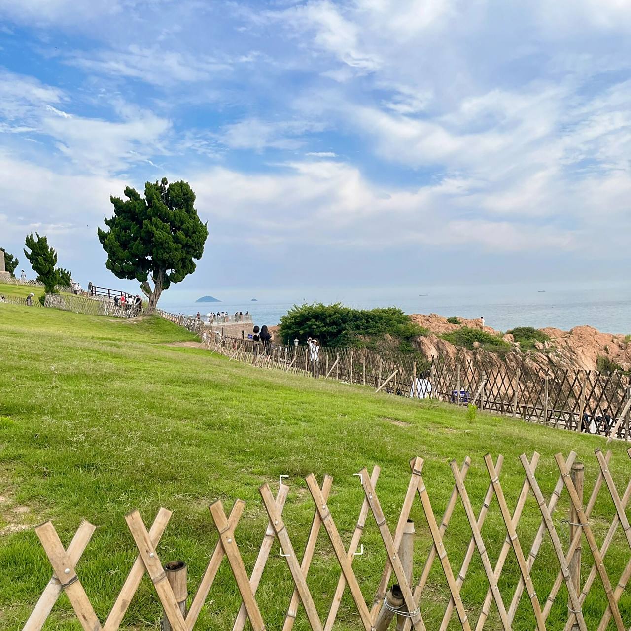 青岛旅游攻略一|小麦岛和燕儿岛公园 第一天中午到达青岛站,坐地铁到