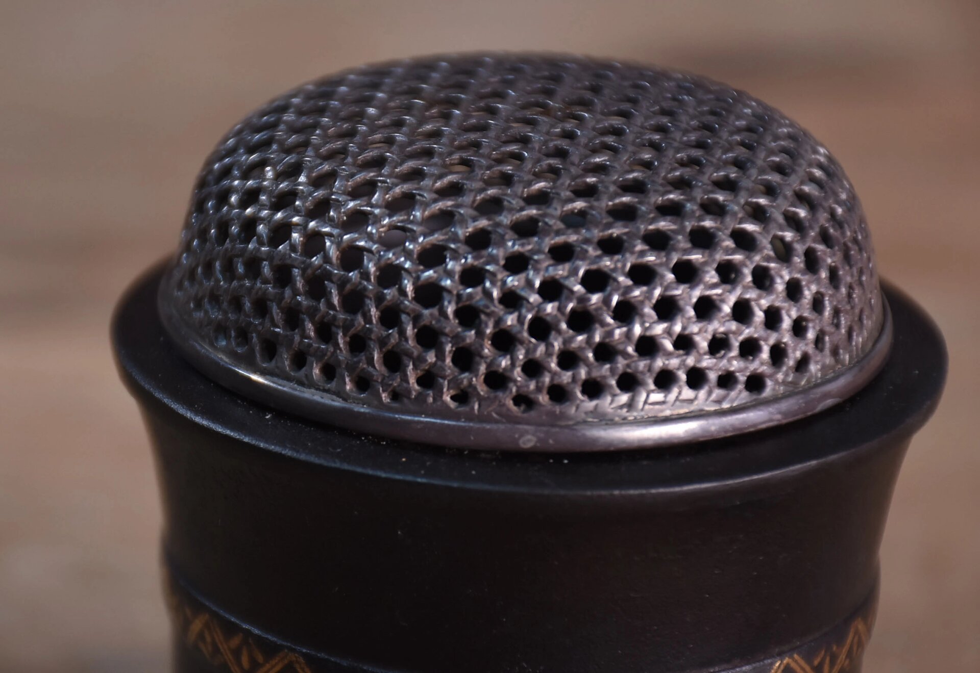 日本昭和早期绍美作铁错金银盖香炉包浆古玩