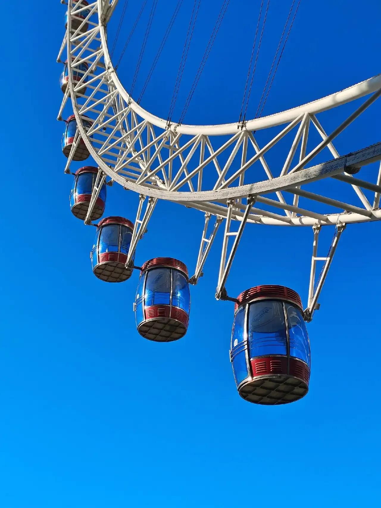 在追求人生的过程中,我们应该接纳自己的不完美,并