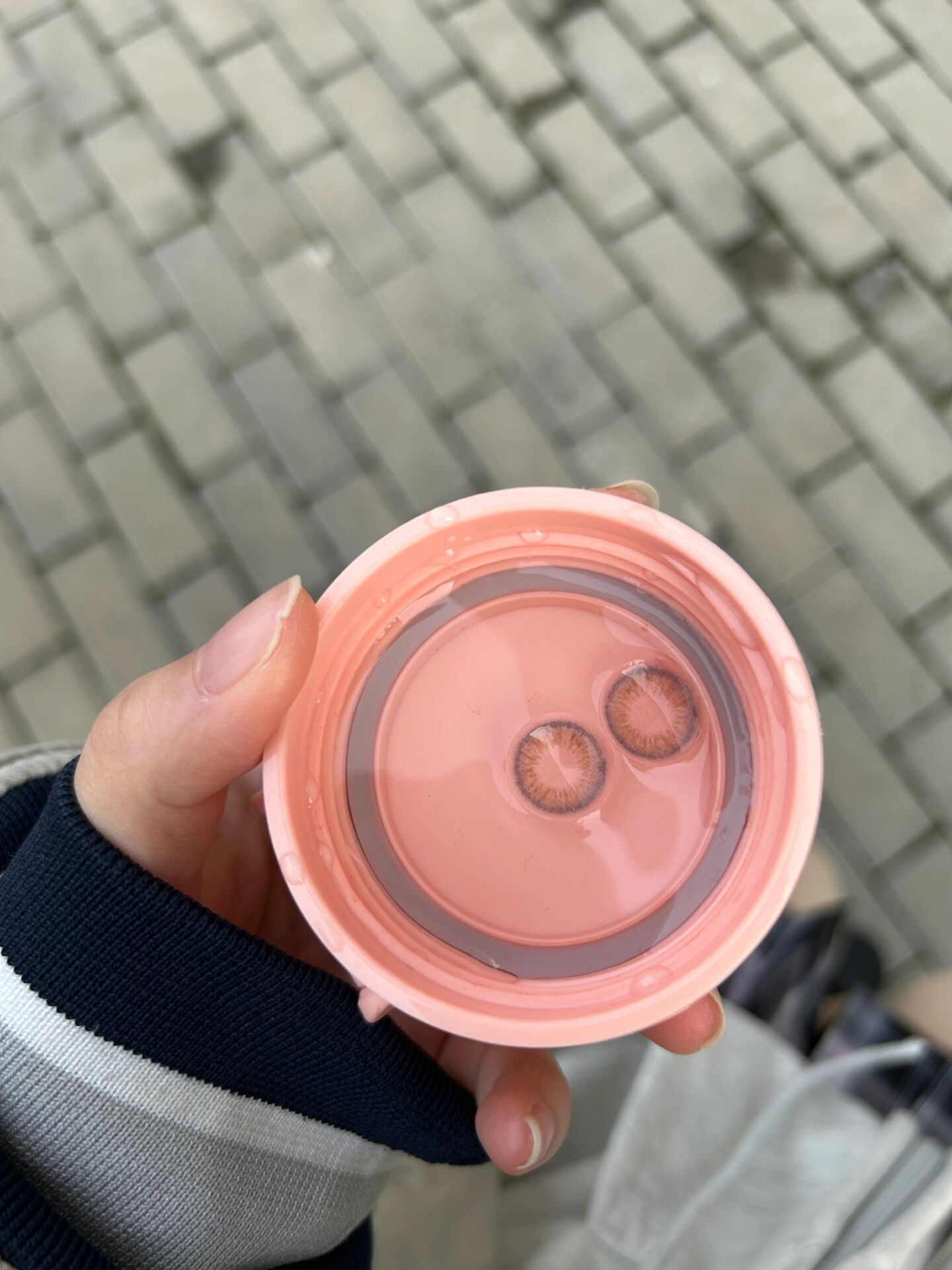 出去玩忘带美瞳盒咋办