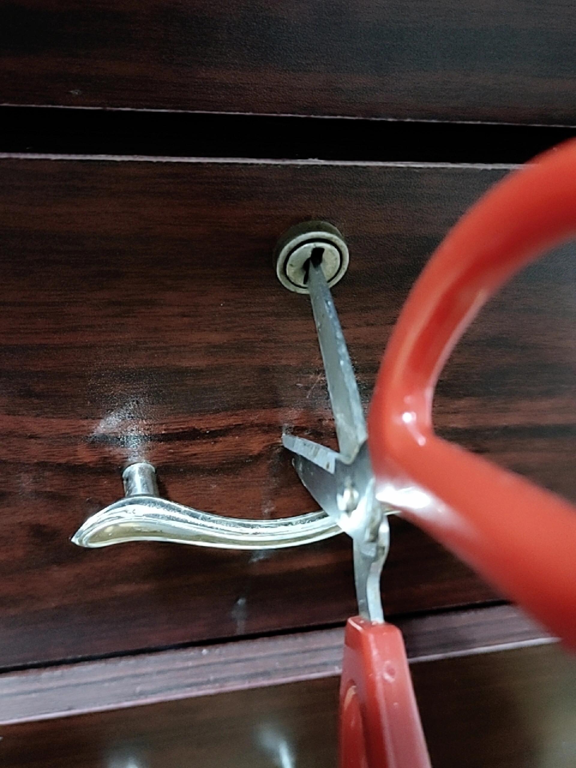 剪刀开抽屉锁,好用!真的打开了!