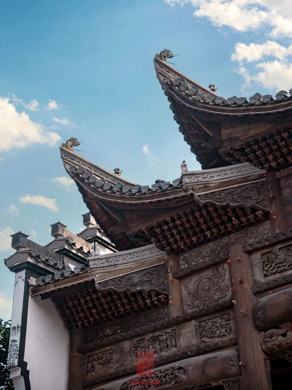 【徽派古建筑详解——飞檐】 飞檐,指的是中国传统建筑屋面中的转角处