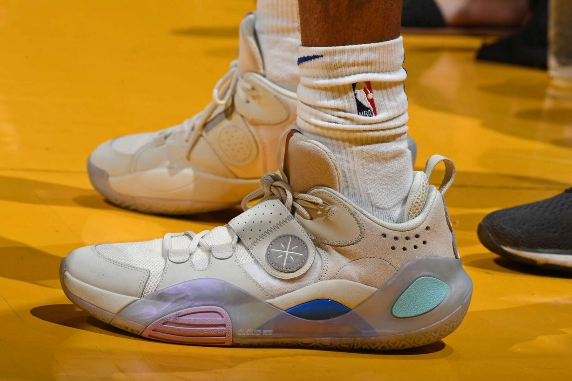 nba赛场李宁高性价比篮球鞋之全城8 全城8棉花糖配色算是这款鞋子的破