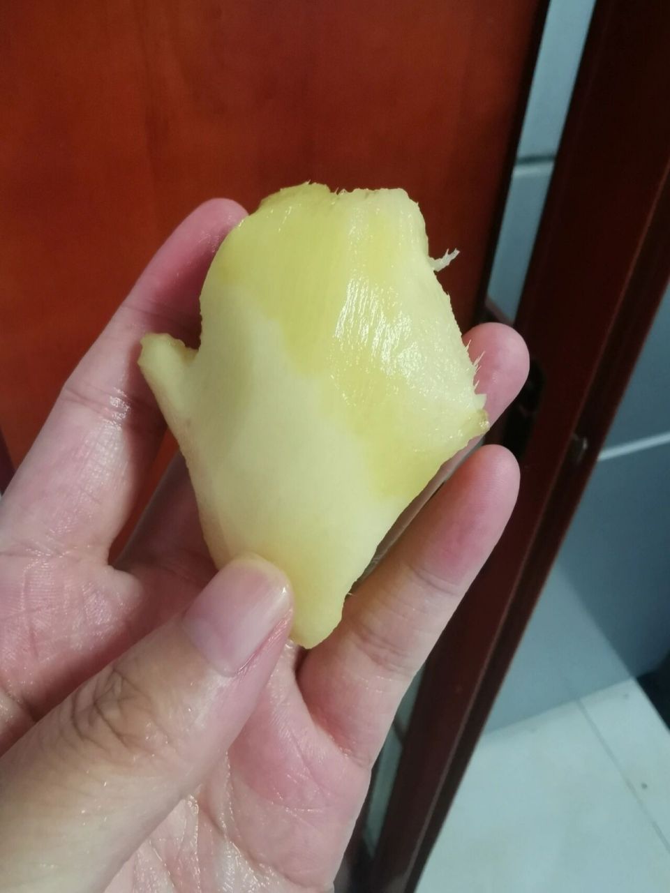 生姜在冰箱里冻成这样还能吃吗?