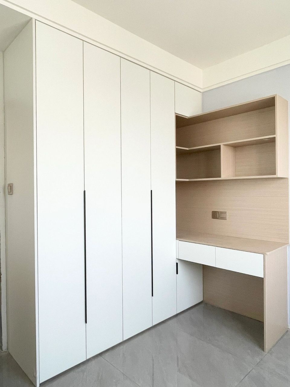 转角衣柜书桌一体设计