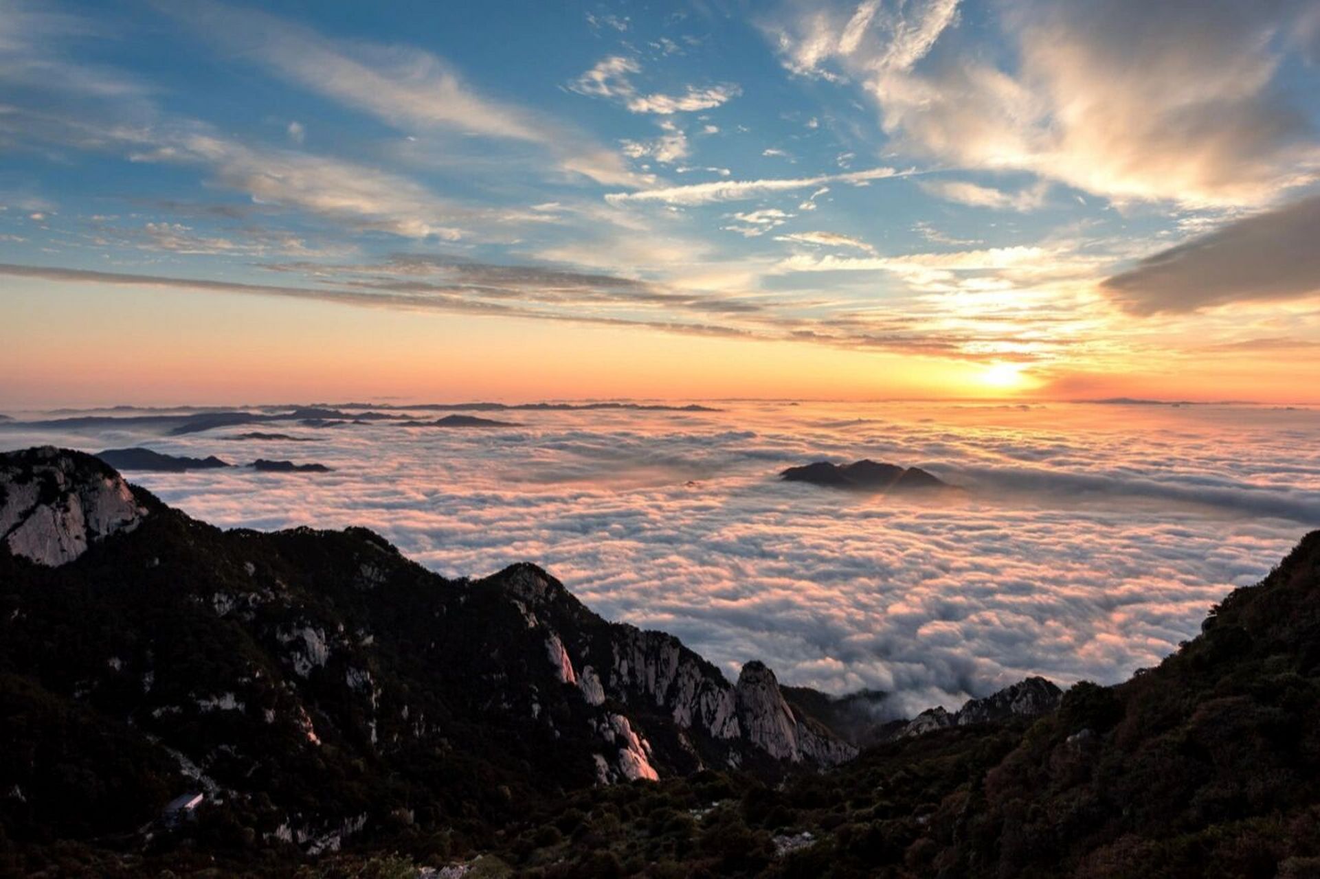 山东必看风景之泰安泰山 泰山的名声想必已是家喻户晓了,咱也不说太多