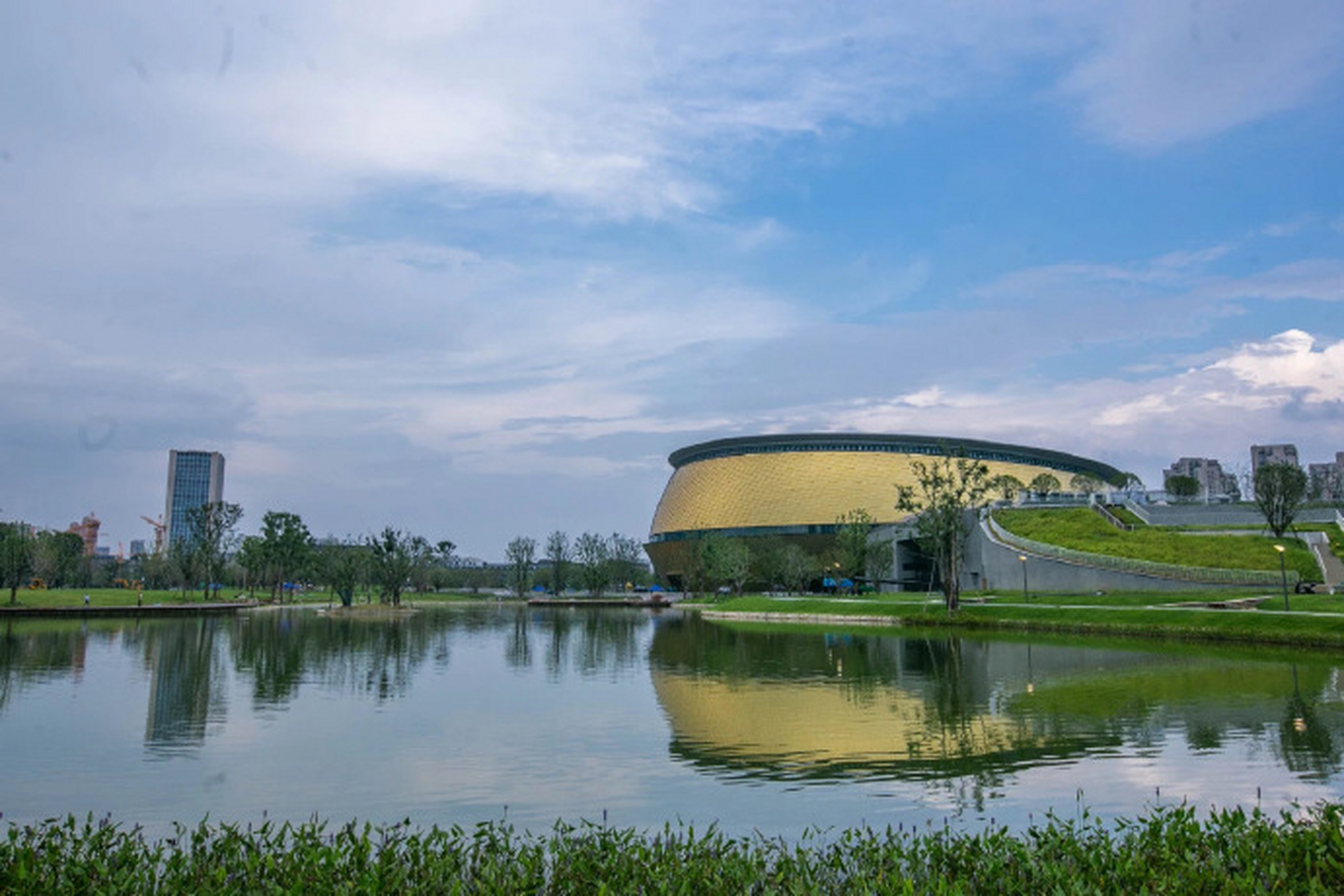 亚运场馆迎来首场洲际赛     [钟]拱墅运河体育公园体育馆建设投用后