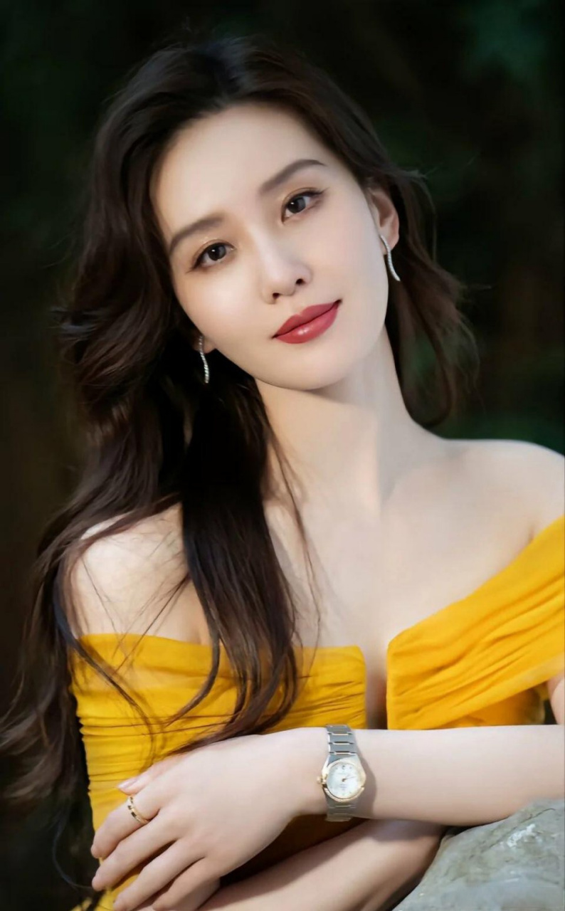 刘诗诗(原名刘诗施),1987年3月10日出生于北京市,中国内地影视女演员