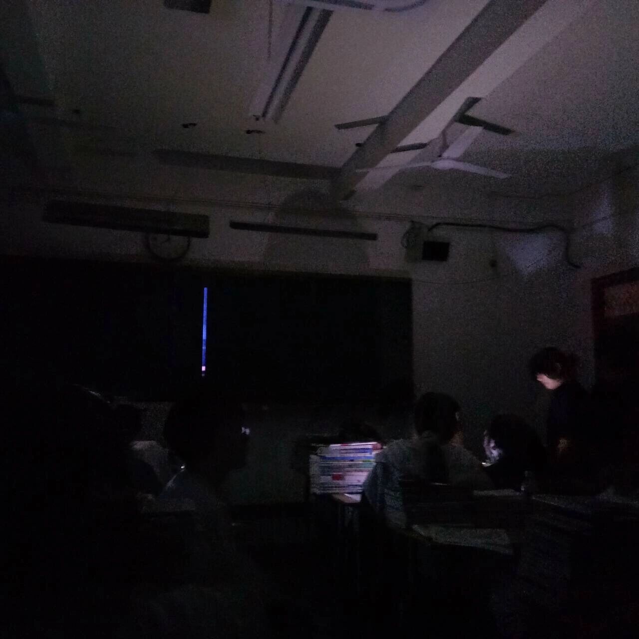 学校停电记 永远不会忘记那短暂却又真切的时光