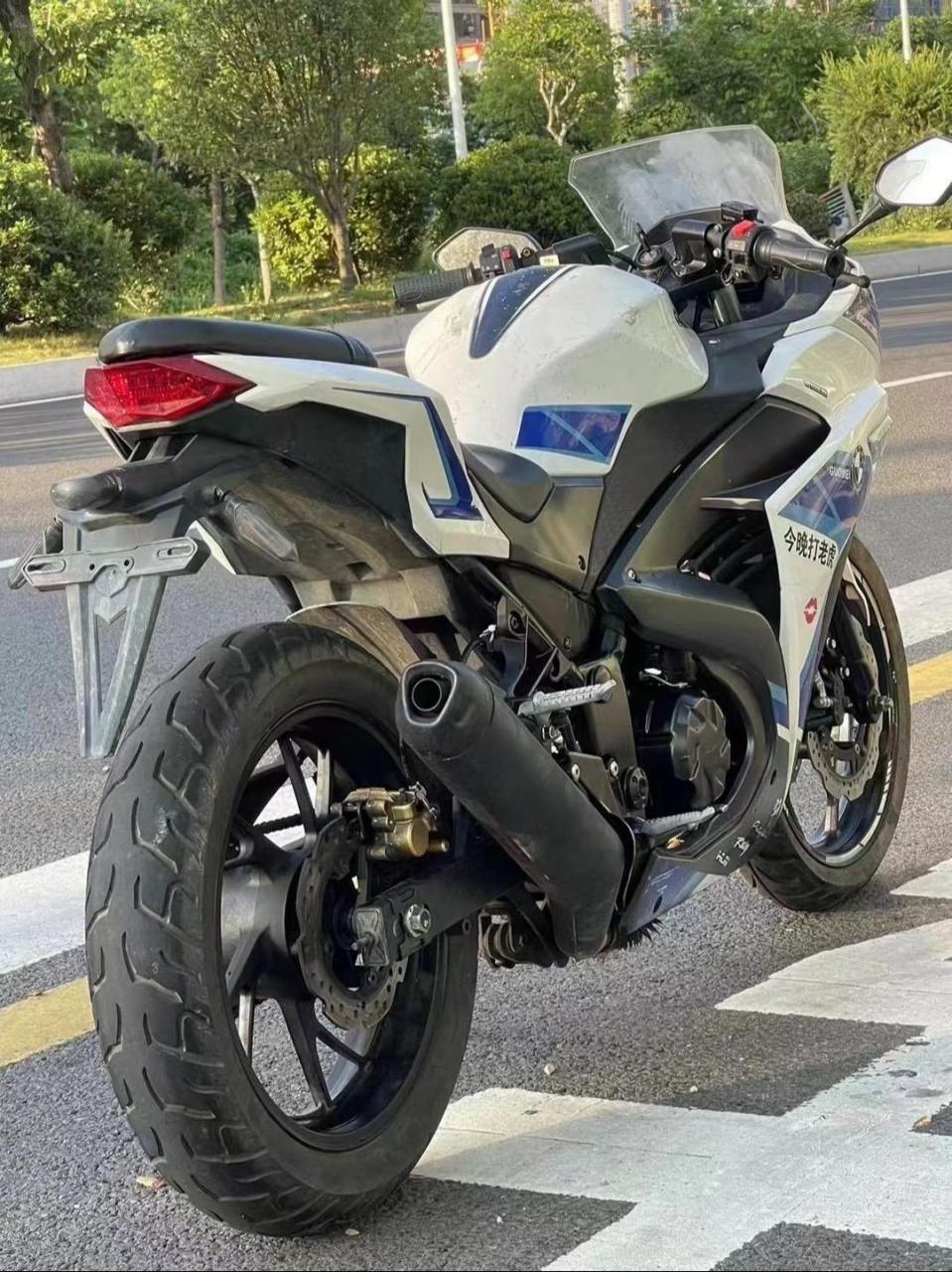 出一雅马哈v6款跑车.单缸250电喷.