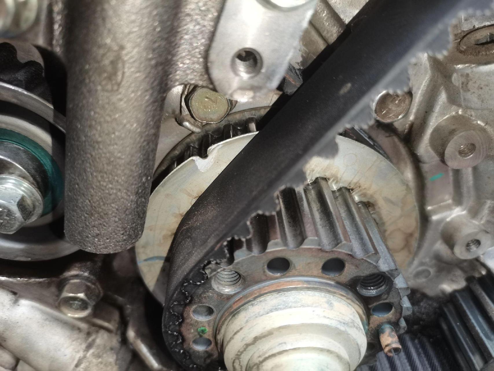 东风风行cm7 三菱4g69正时套装更换施工中