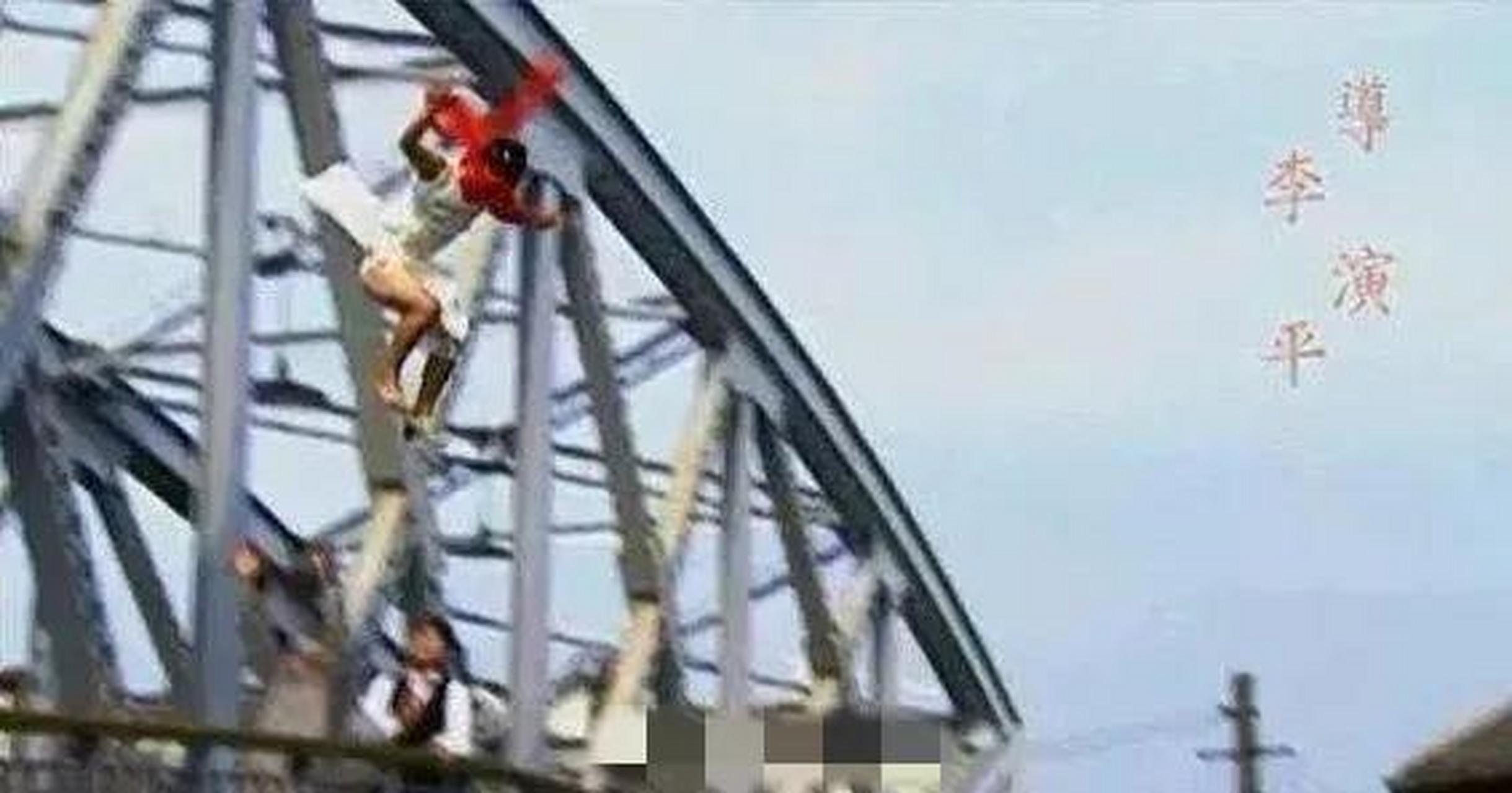 今日冷知识,当年情深深雨蒙蒙依萍跳桥时的替身,居然是蔡少芬的老公