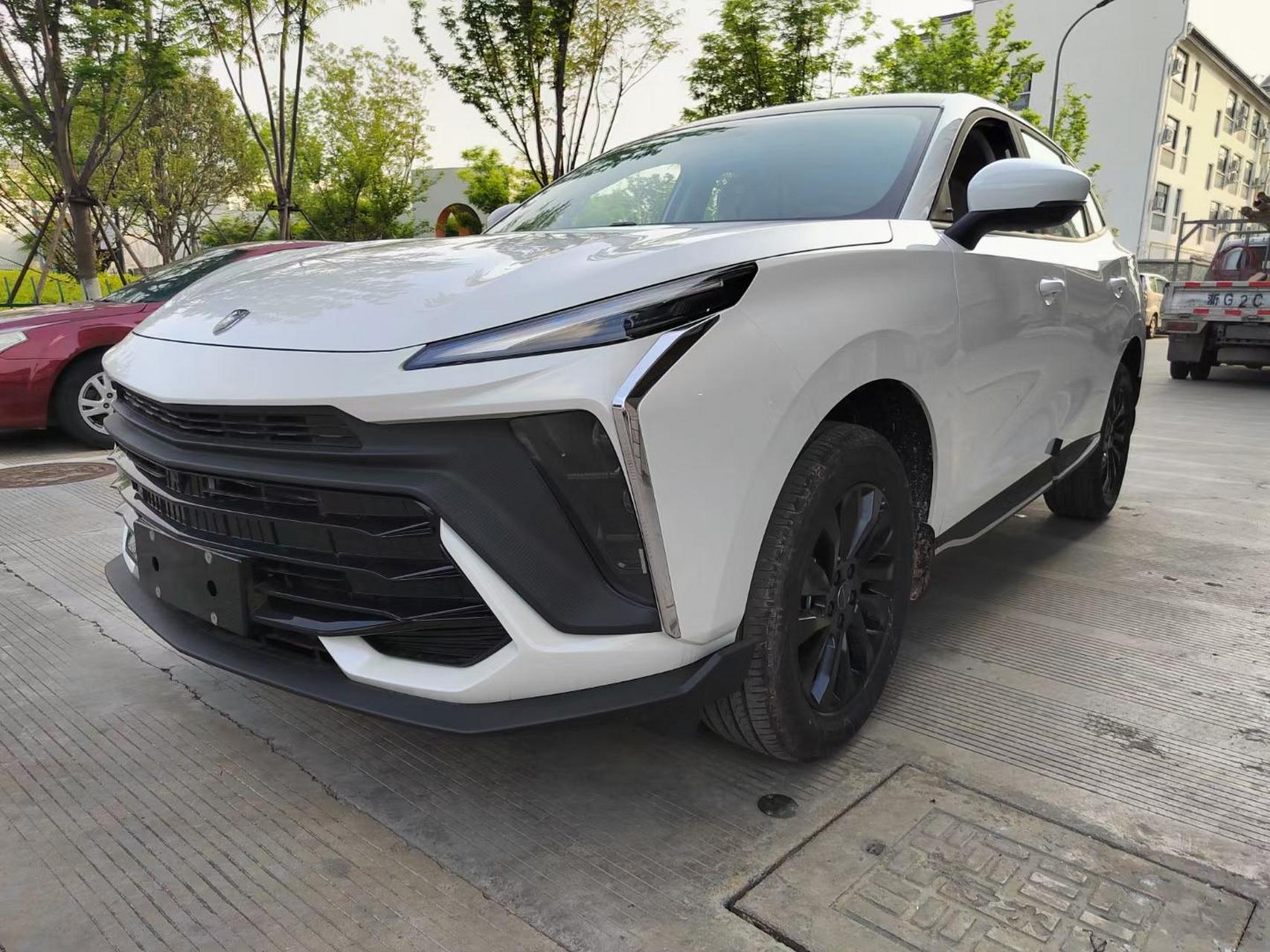 2024年全新东风风行t5evo狂飙版,自动挡全景天窗 一键启动 多功能方向