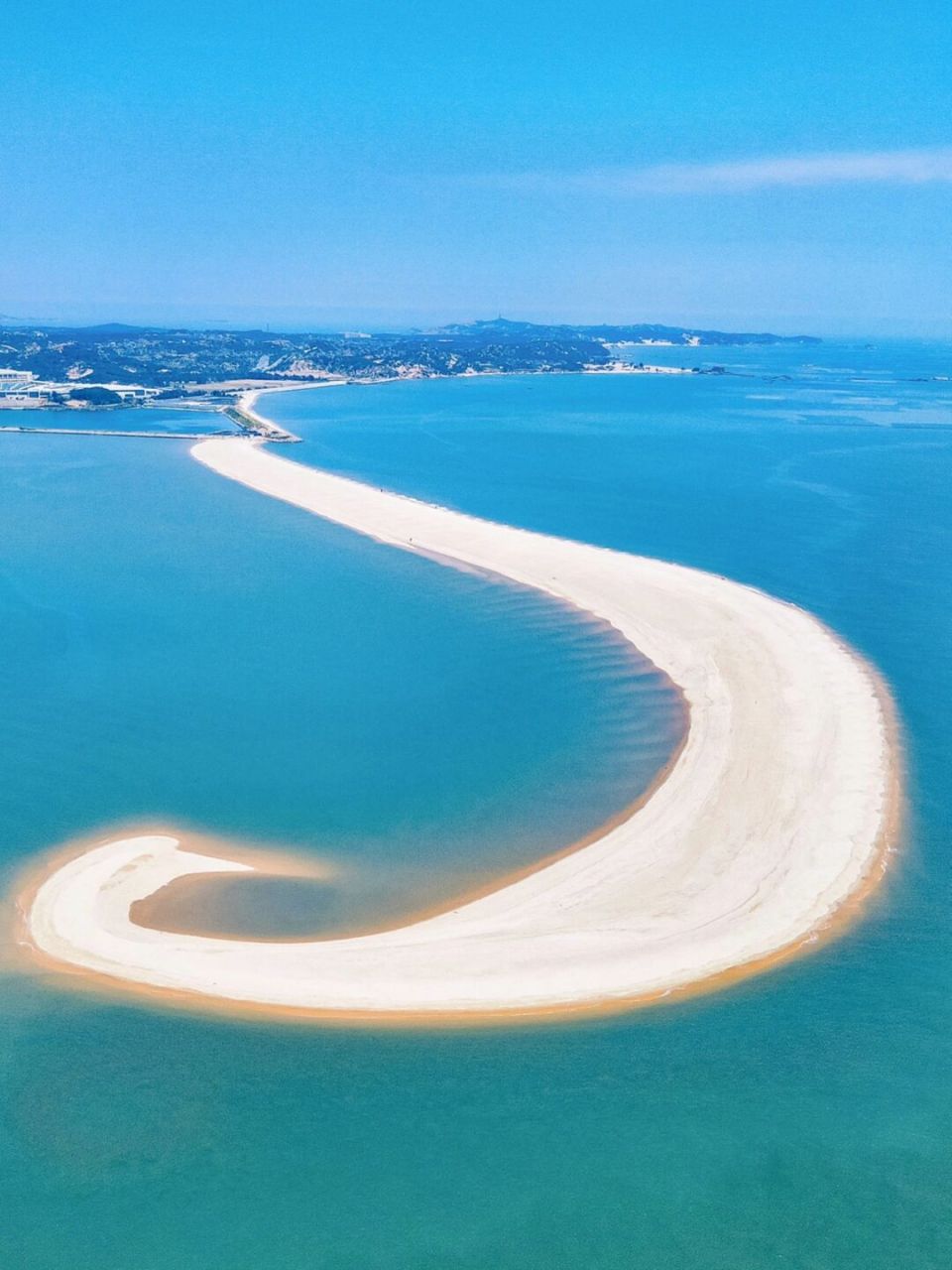 以蓝眼泪而闻名的平潭岛,离台湾很近,在猴研岛处相距68海里,现已通了