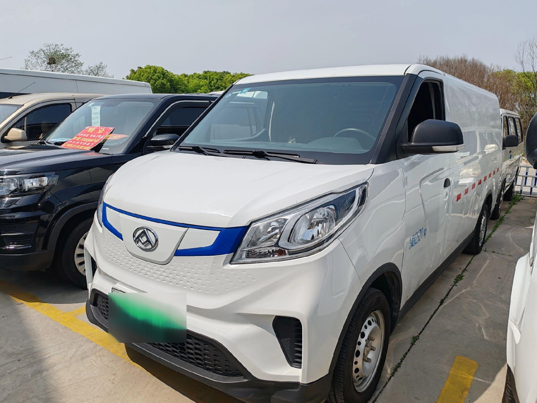 新到21年上汽大通ev30l电车,宁德时代电池组,客货两用空间超大,5.