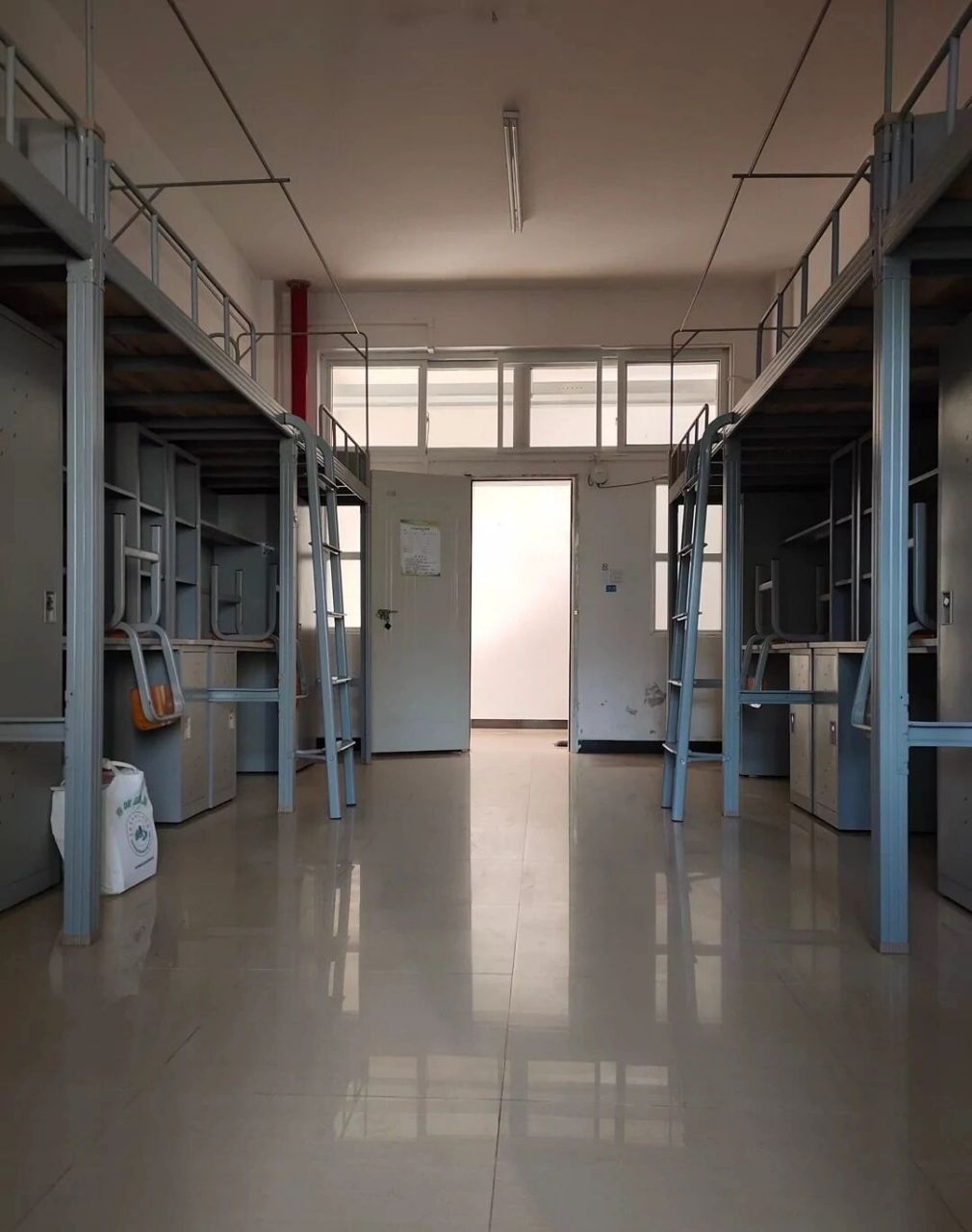 贺州学院敞亮的宿舍 有没有这里的新生来聊一聊?