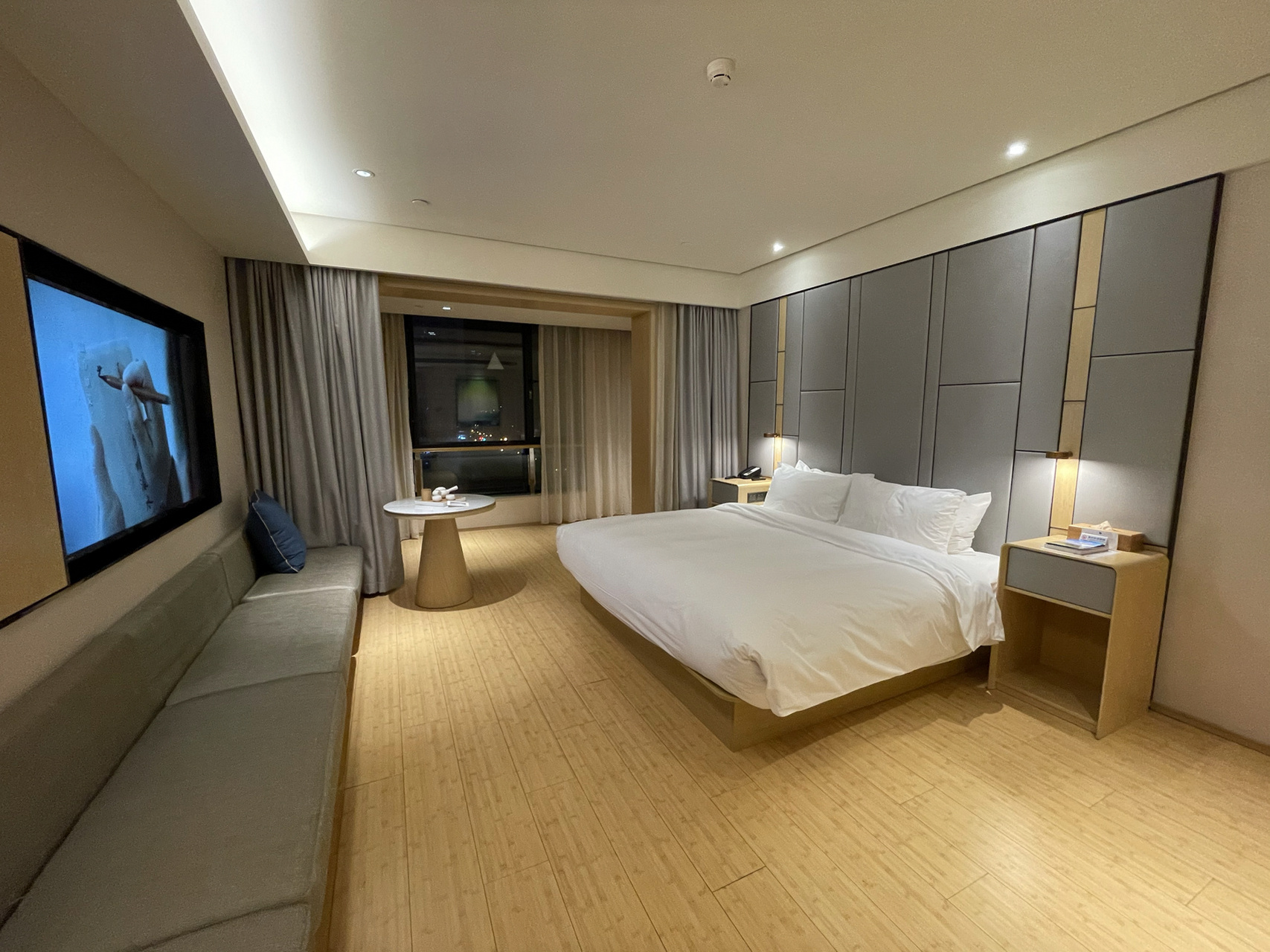 伊犁 伊宁 住宿推荐 伊宁的全季酒店,打开门就惊艳到我了!