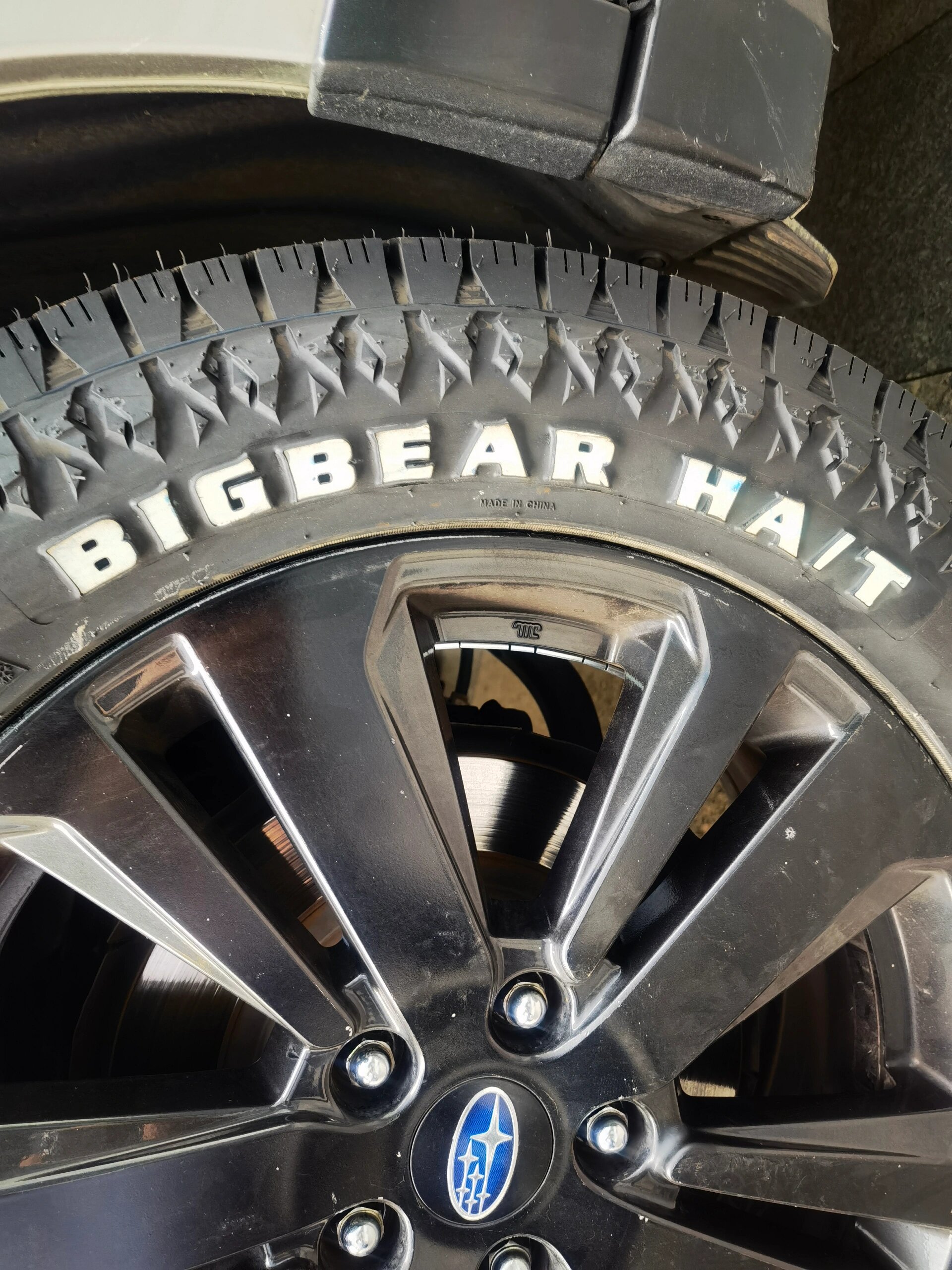 轮胎求解释 轮胎求解释 车友们,谁认识这个轮胎呀?这是那个黑熊牌吗?