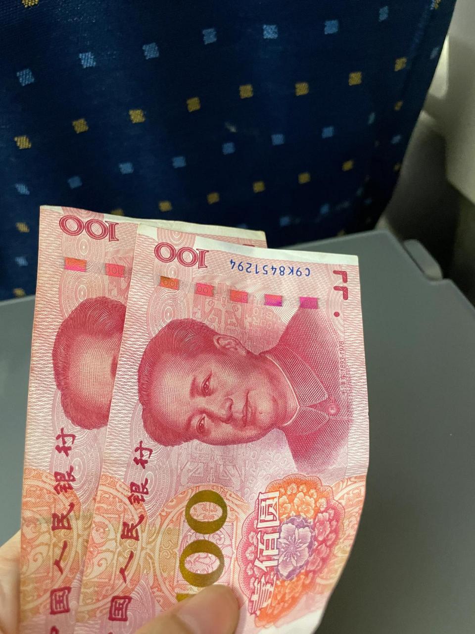 老板娘说没有买粽子,就一个红包意思下!哈哈,我可太喜欢这端午福利了!