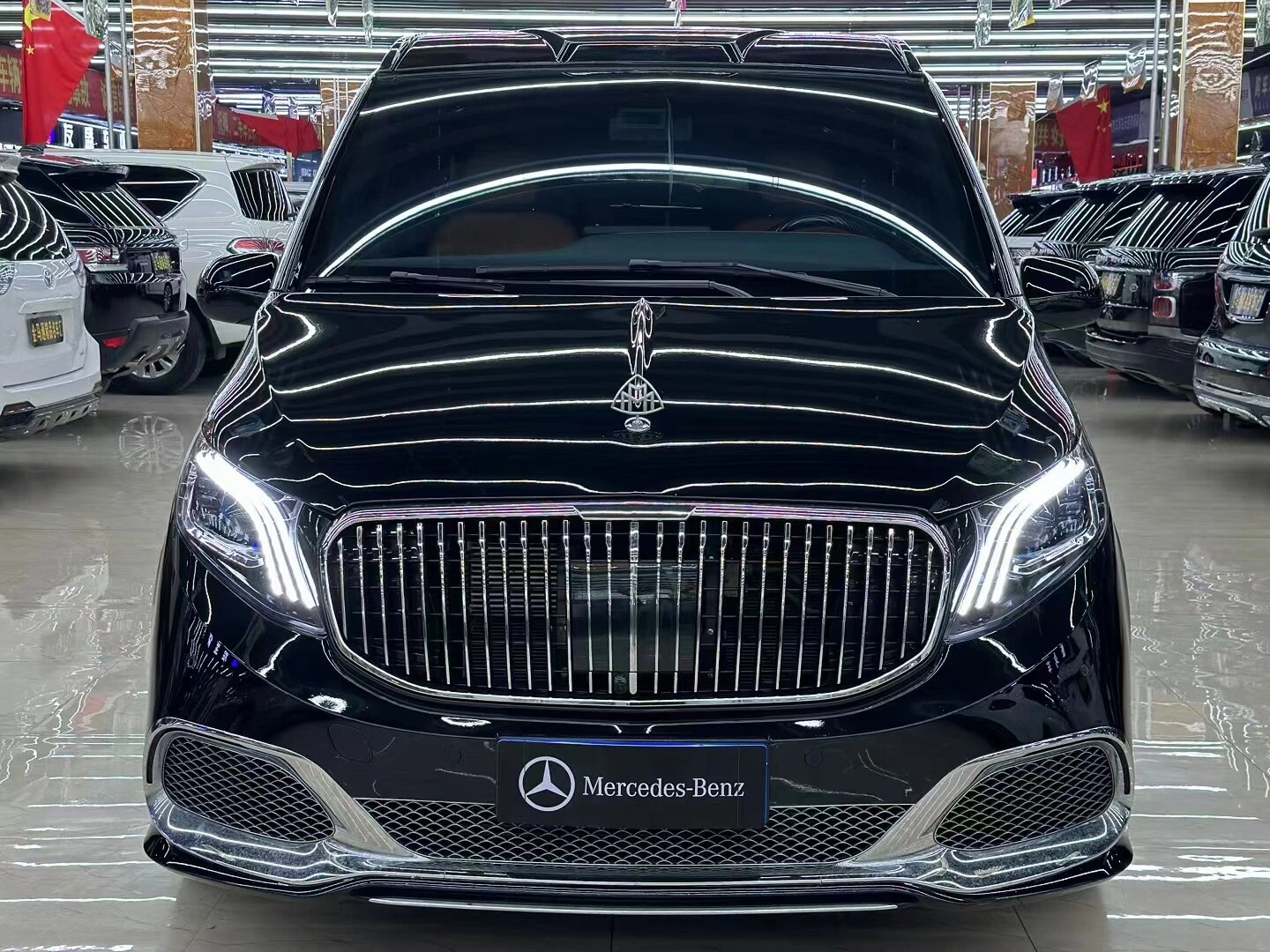 96新到2022年10月奔驰威霆升级迈巴赫vs680l 新车加改装了落地60