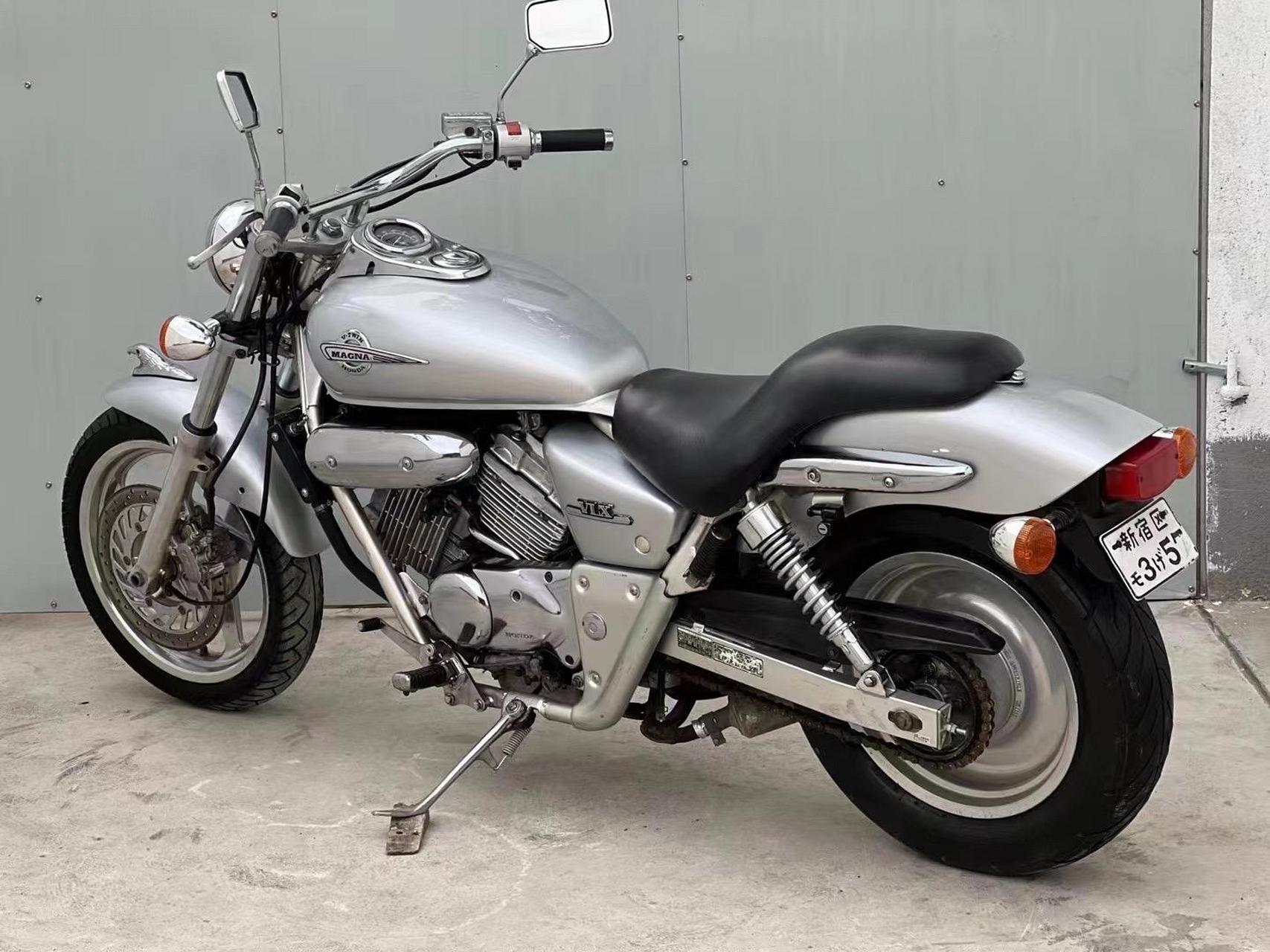 纯进口小哈雷本田马格纳龙犬250.一代名车.日系巡航太子.车况漂亮.