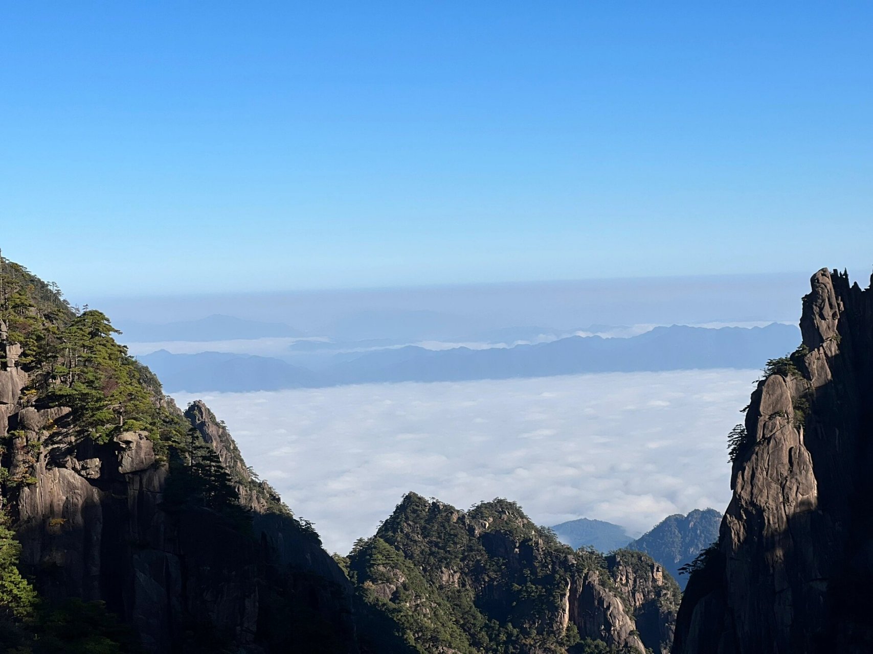 黃山頂食宿推薦(看雲海)92 按照2日遊路線第一天玉屏索道上,第二天